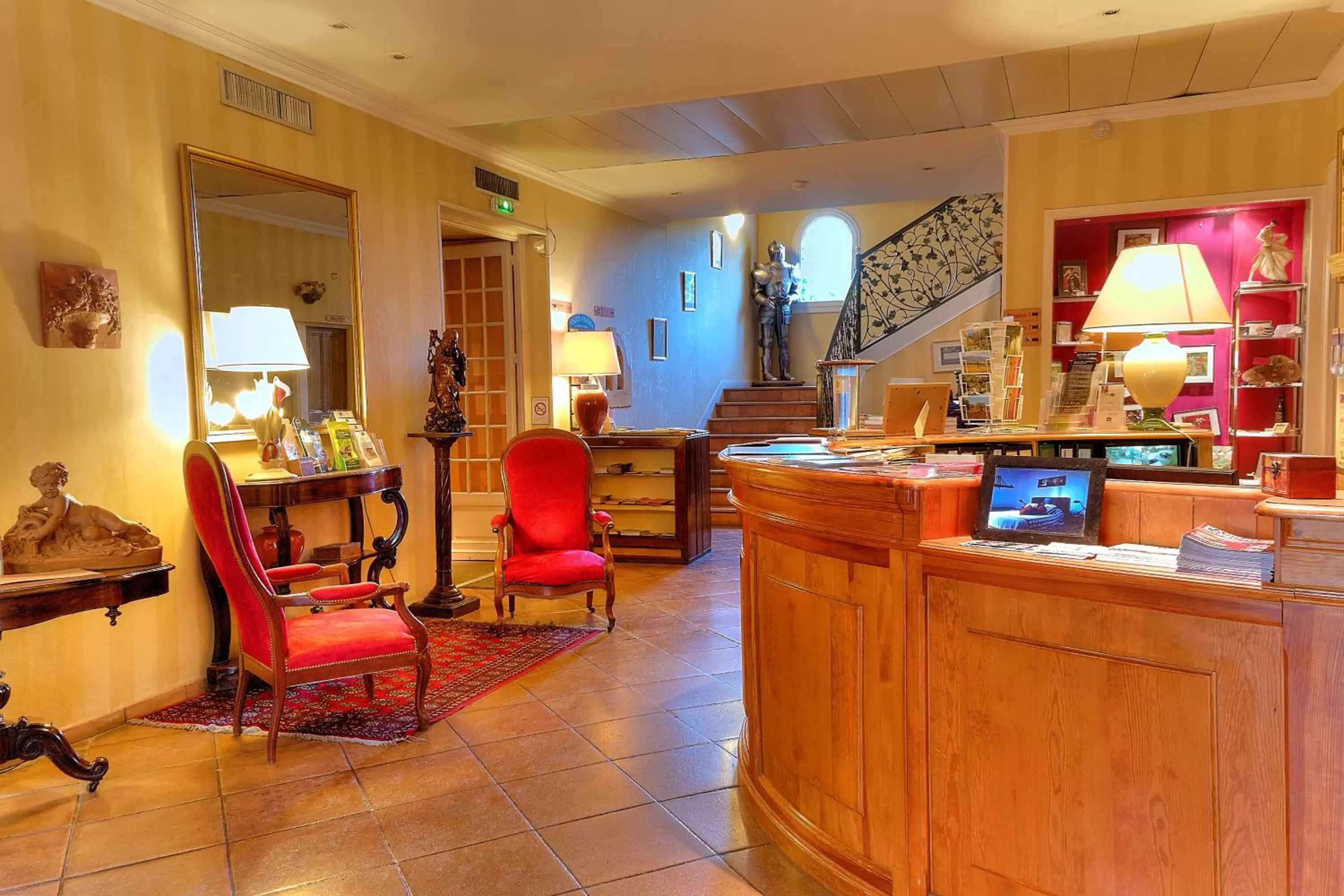 Lobby or reception in Best Western L'Orangerie