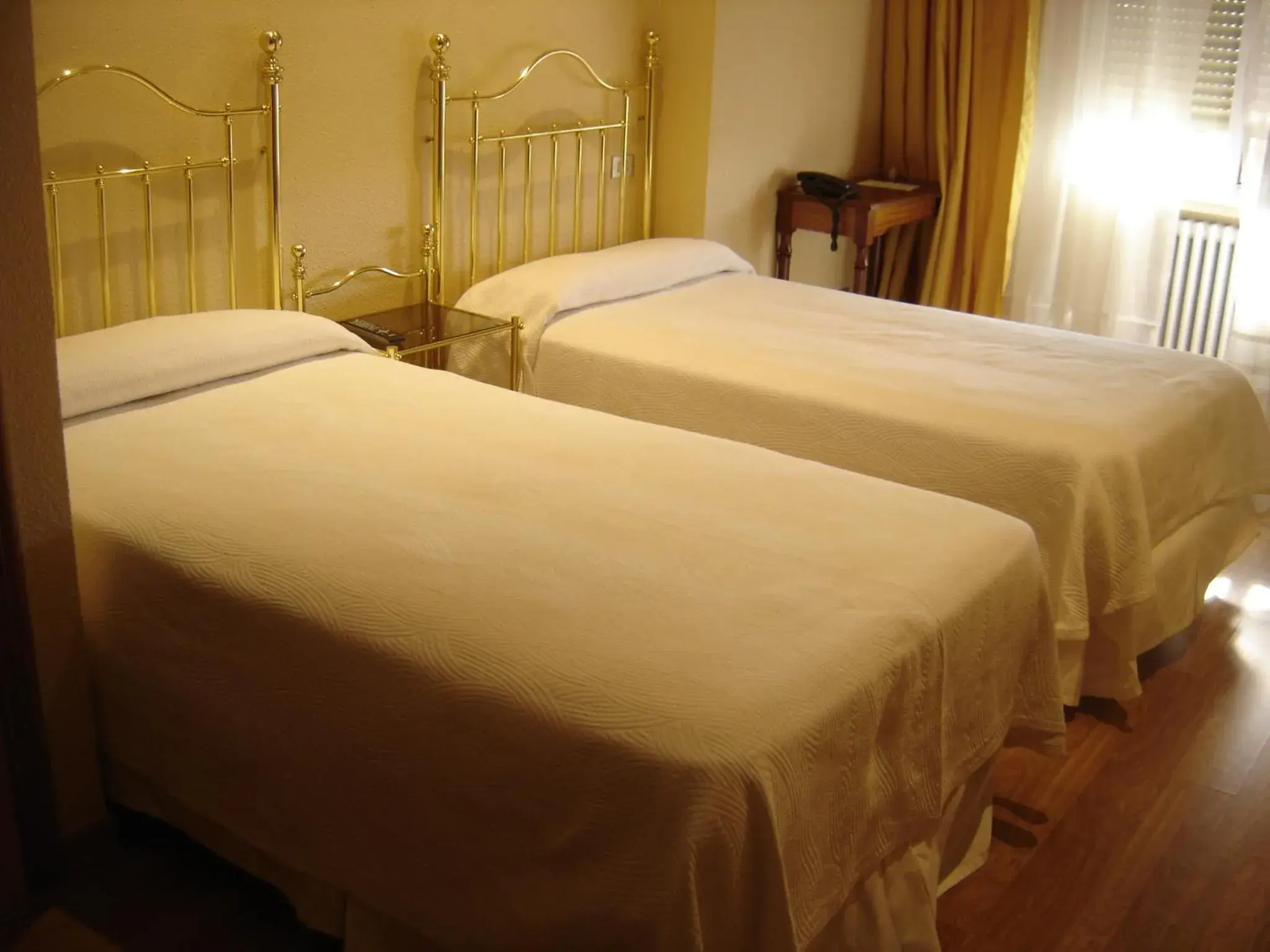 Twin Room - single occupancy in Hotel Aranda