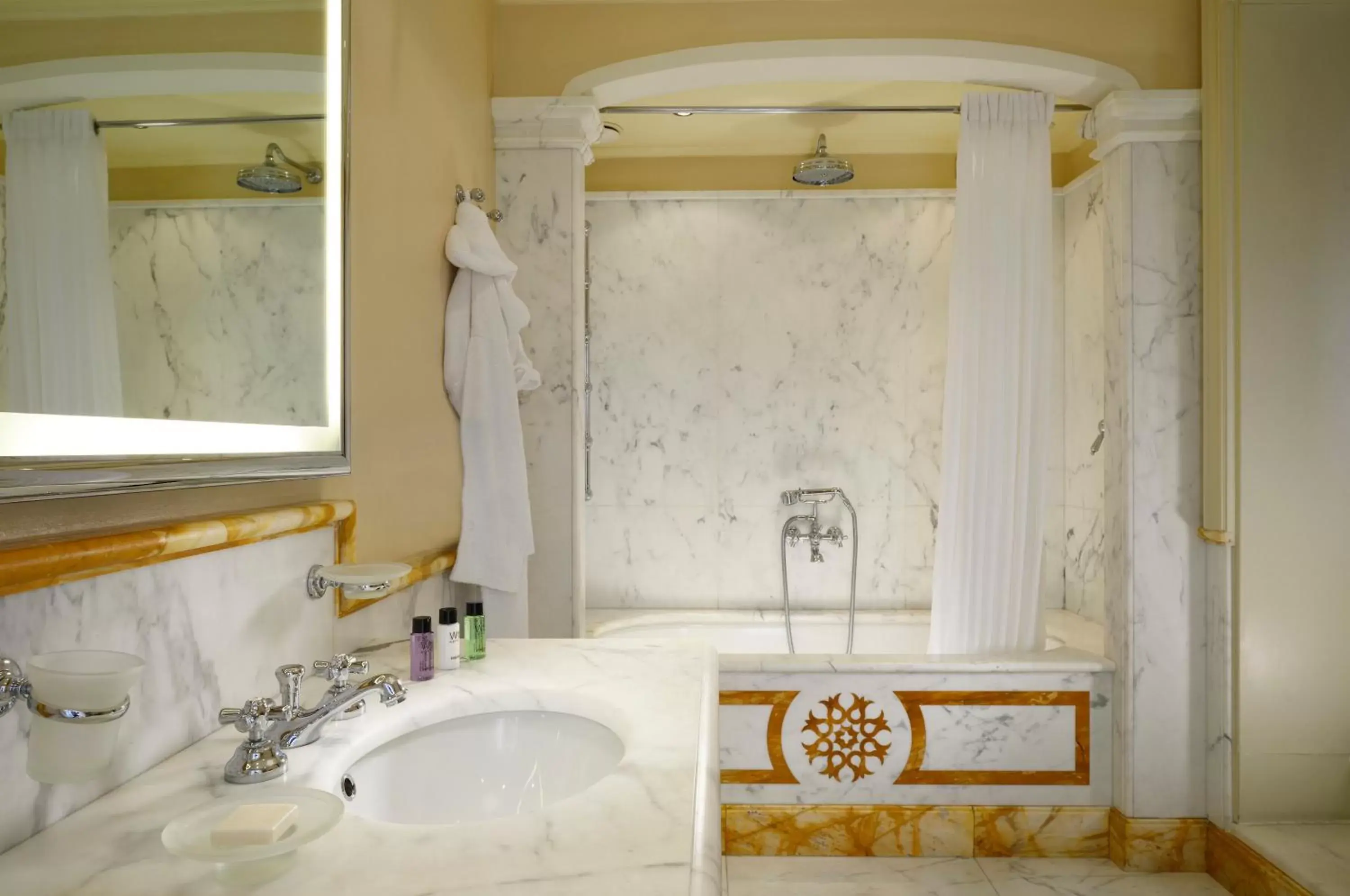 Bathroom in Santa Maria Novella - WTB Hotels