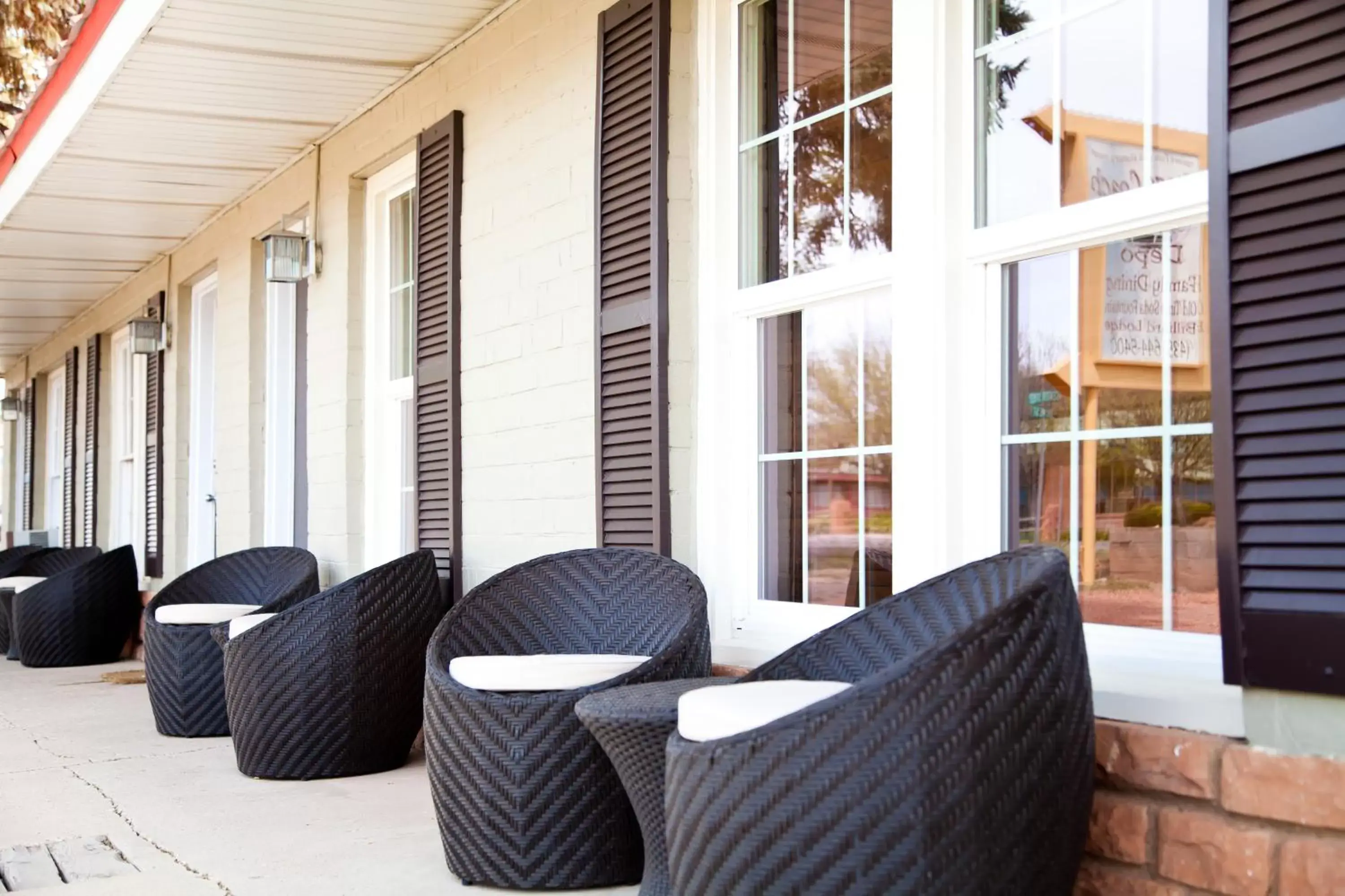 Balcony/Terrace, Seating Area in The Flagstone Boutique Inn & Suites