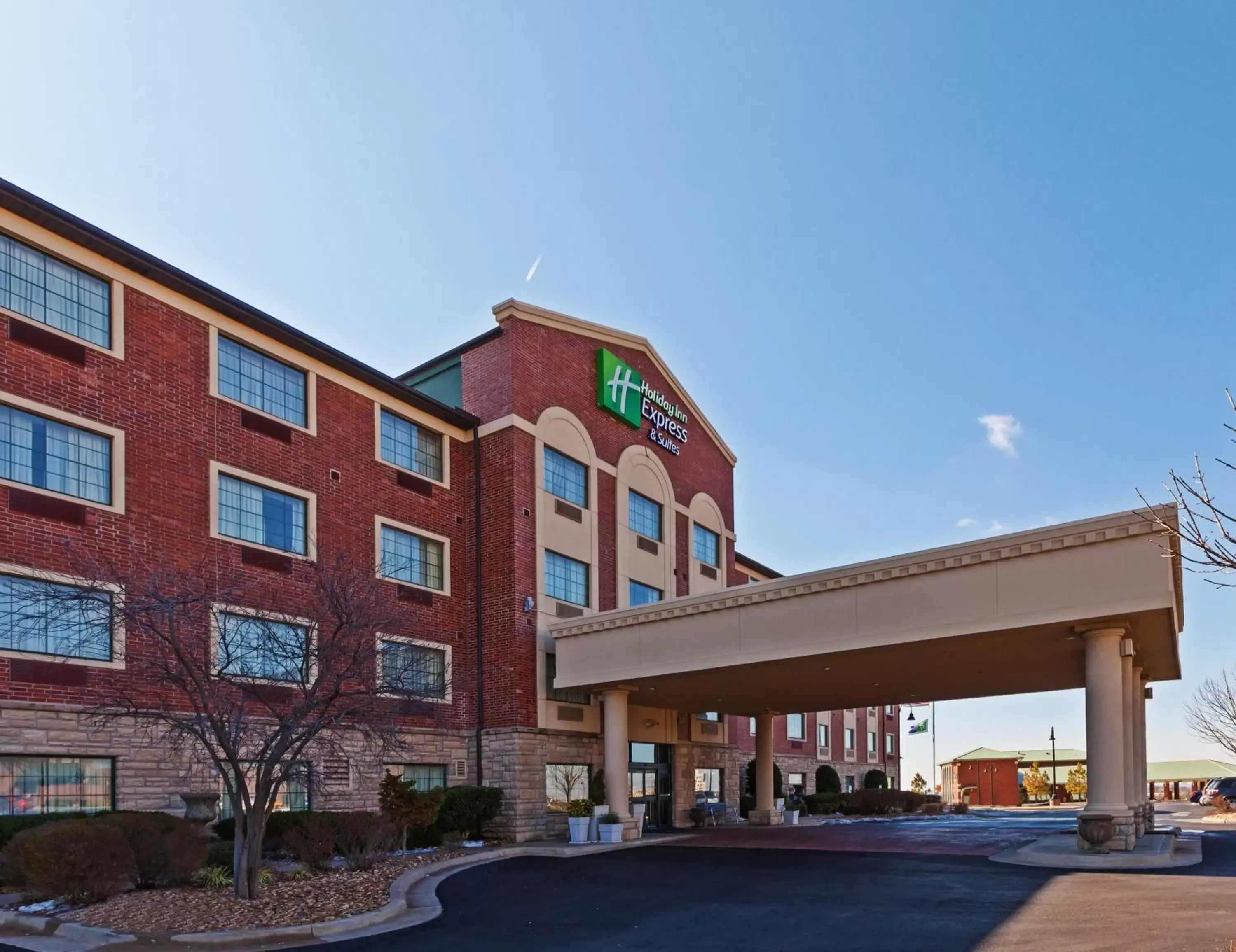 Property Building in Holiday Inn Express & Suites Tulsa S Broken Arrow Hwy 51, an IHG Hotel