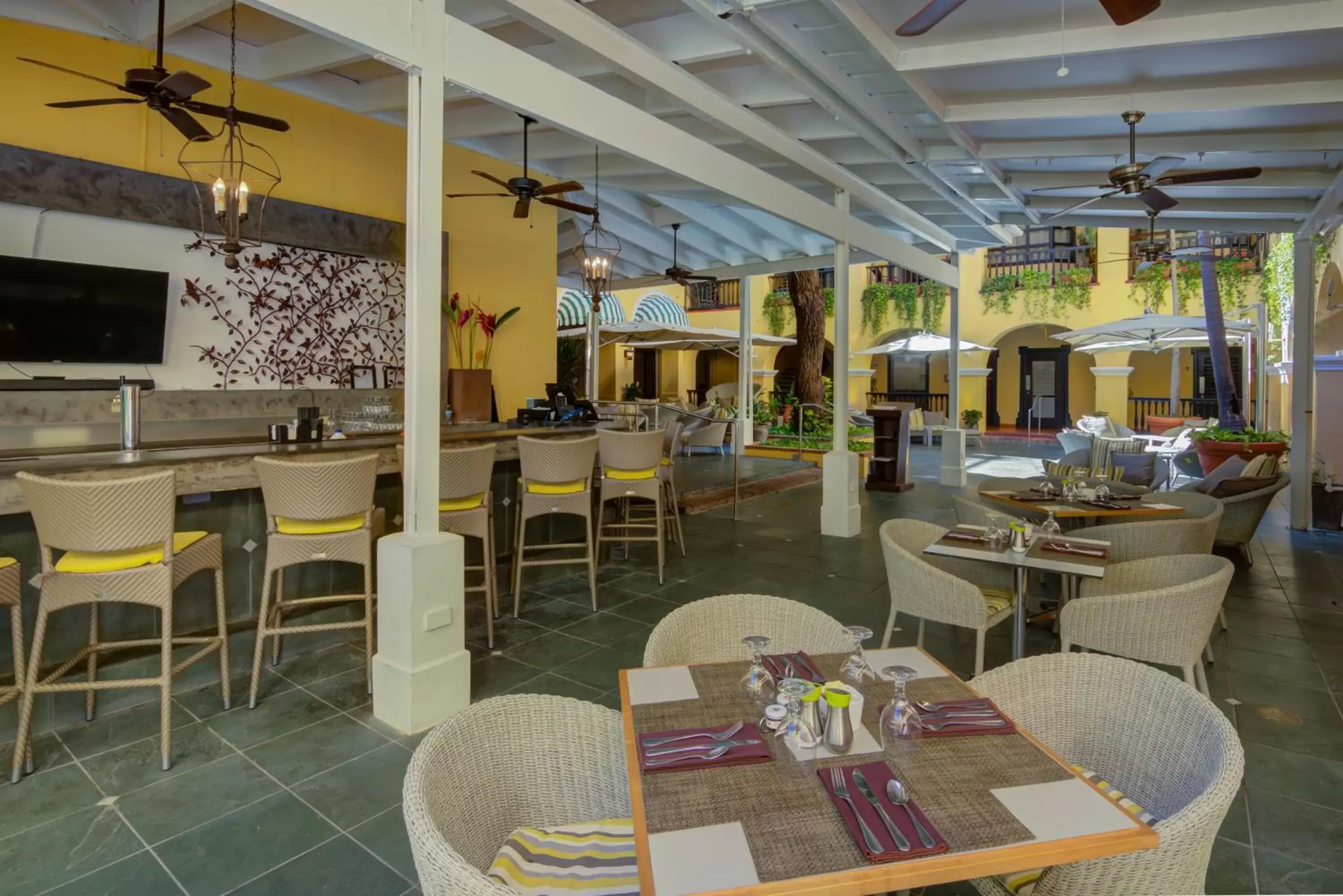 Patio, Restaurant/Places to Eat in Hotel El Convento