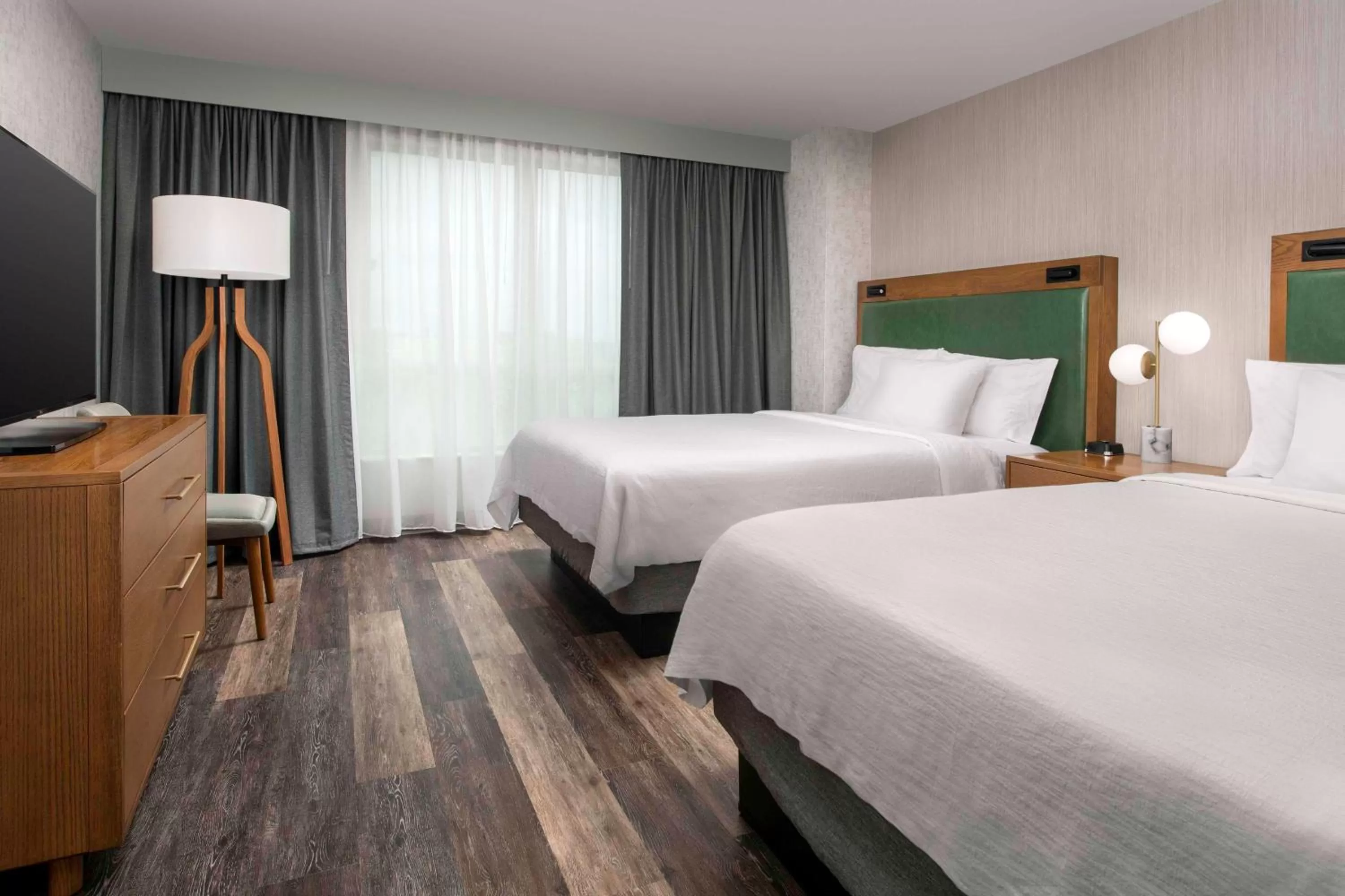 Bed in Embassy Suites by Hilton Dulles North Loudoun