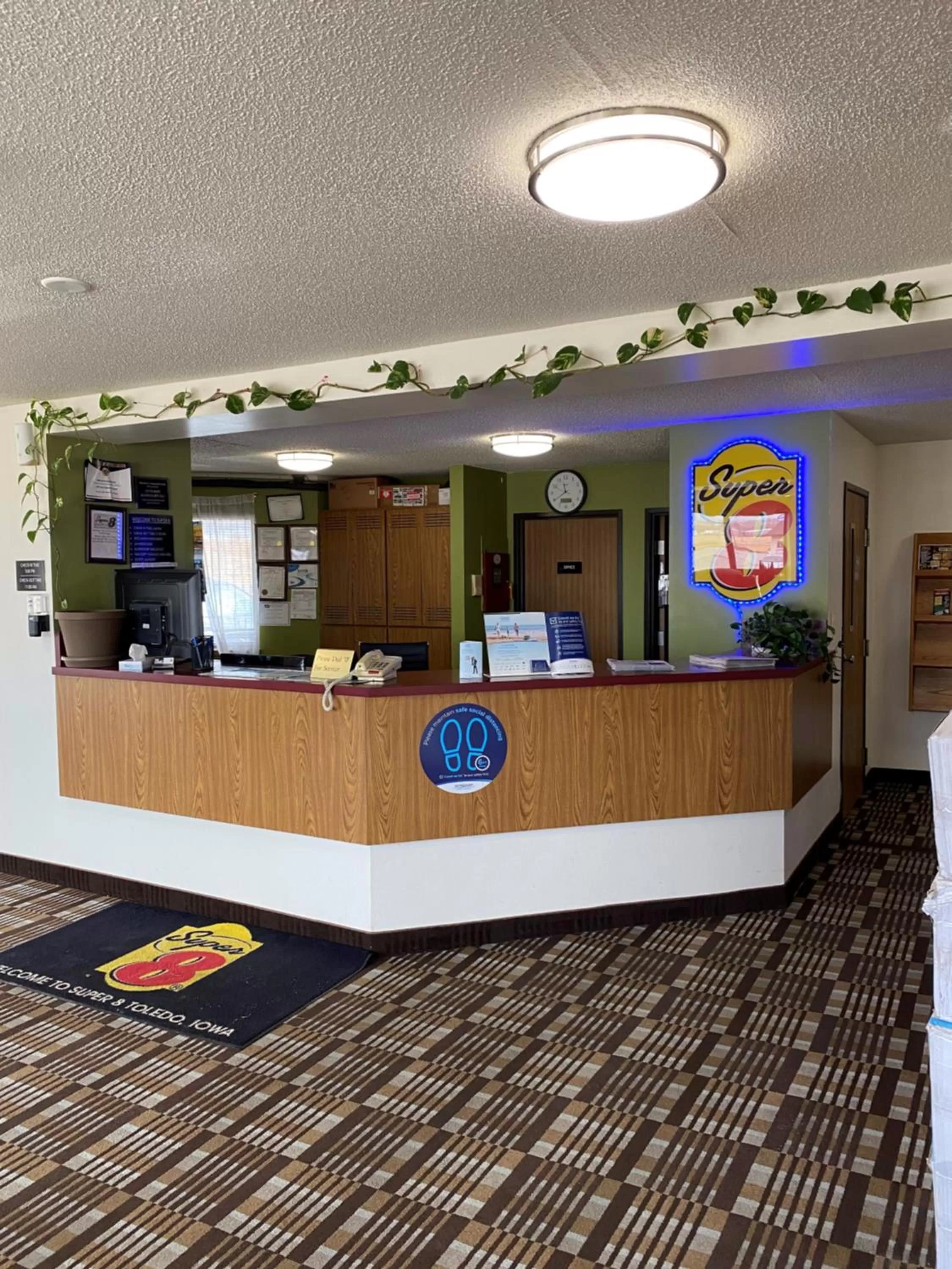 Lobby or reception in Super 8 by Wyndham Toledo