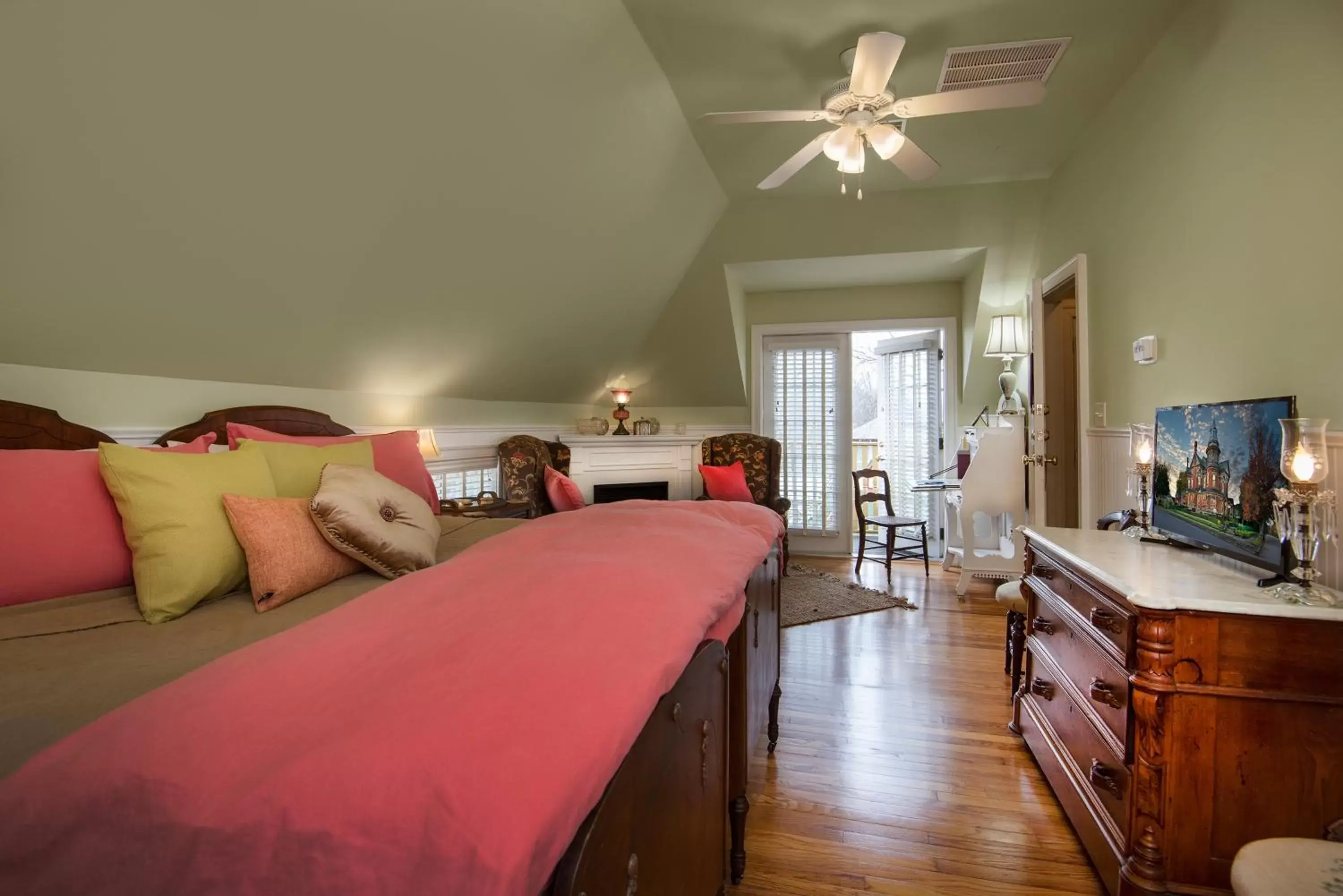Bedroom in The Empress of Little Rock