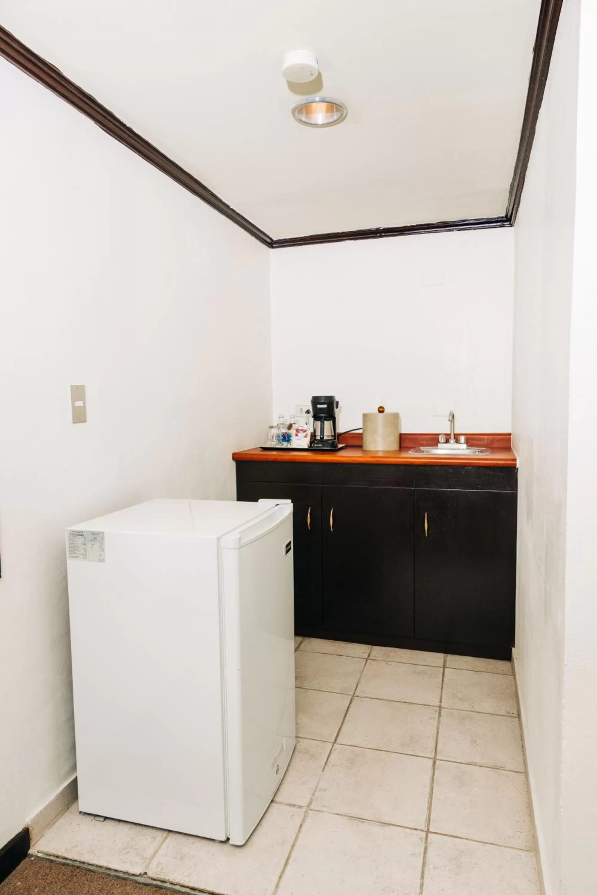 Coffee/tea facilities in Plaza Hotel and Suites
