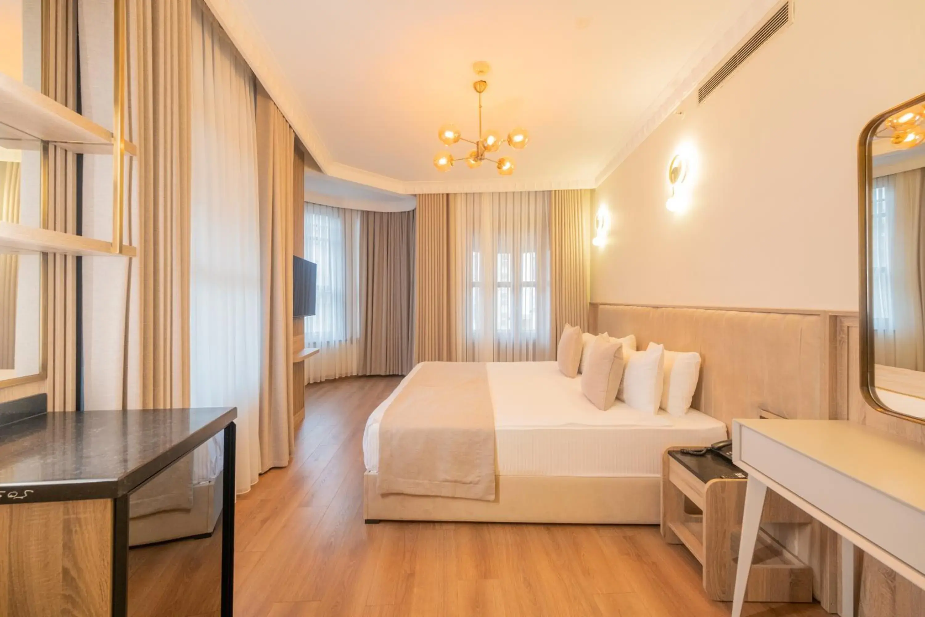 Bedroom in Atik Palas Hotel