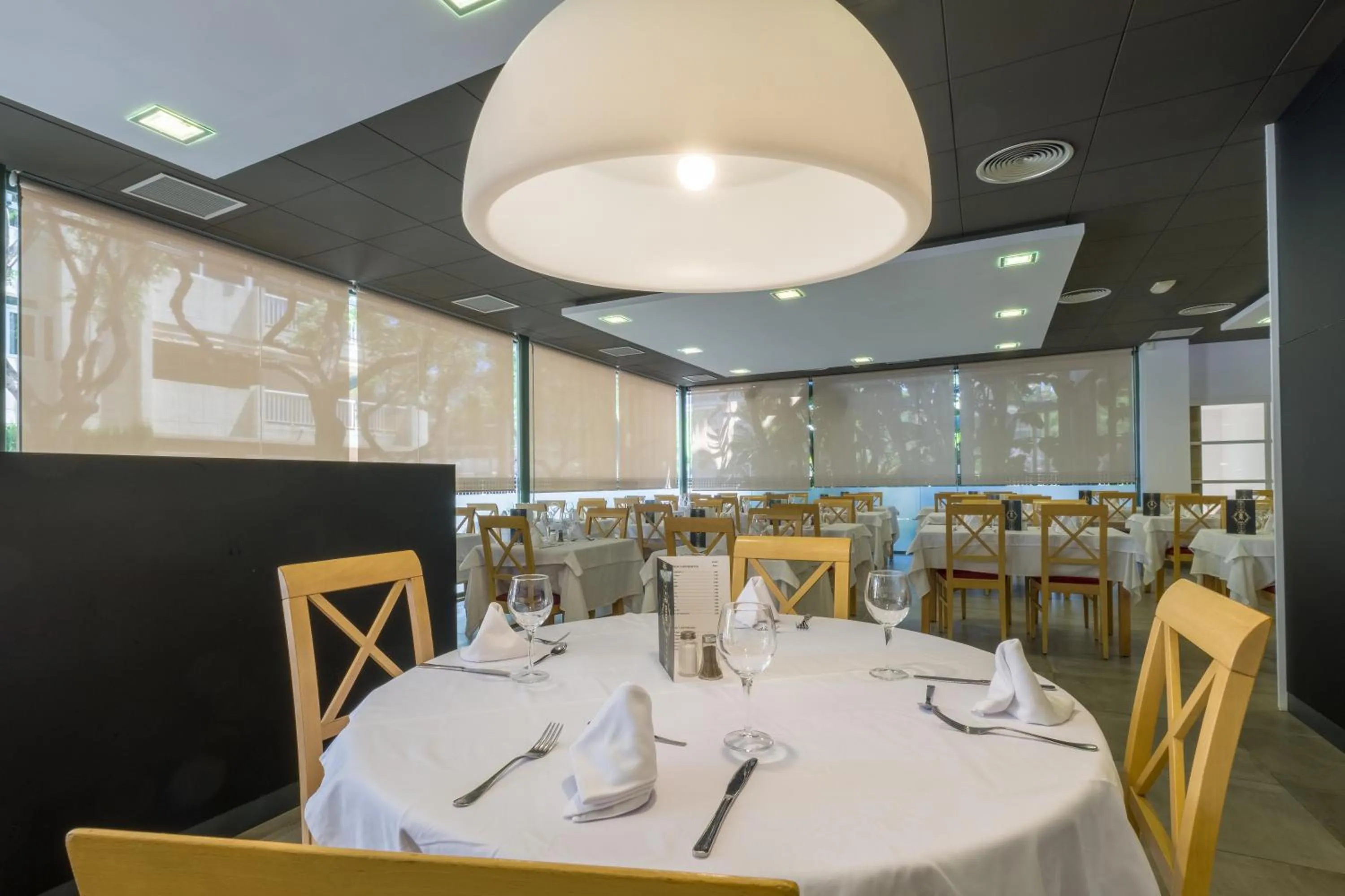 Restaurant/places to eat in Hotel California Palace