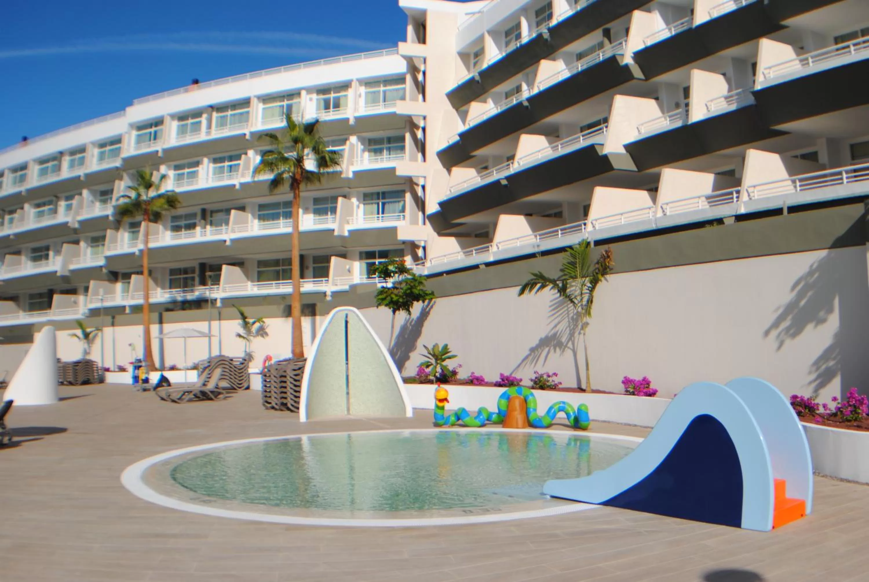 Swimming pool in Gara Suites Golf & Spa