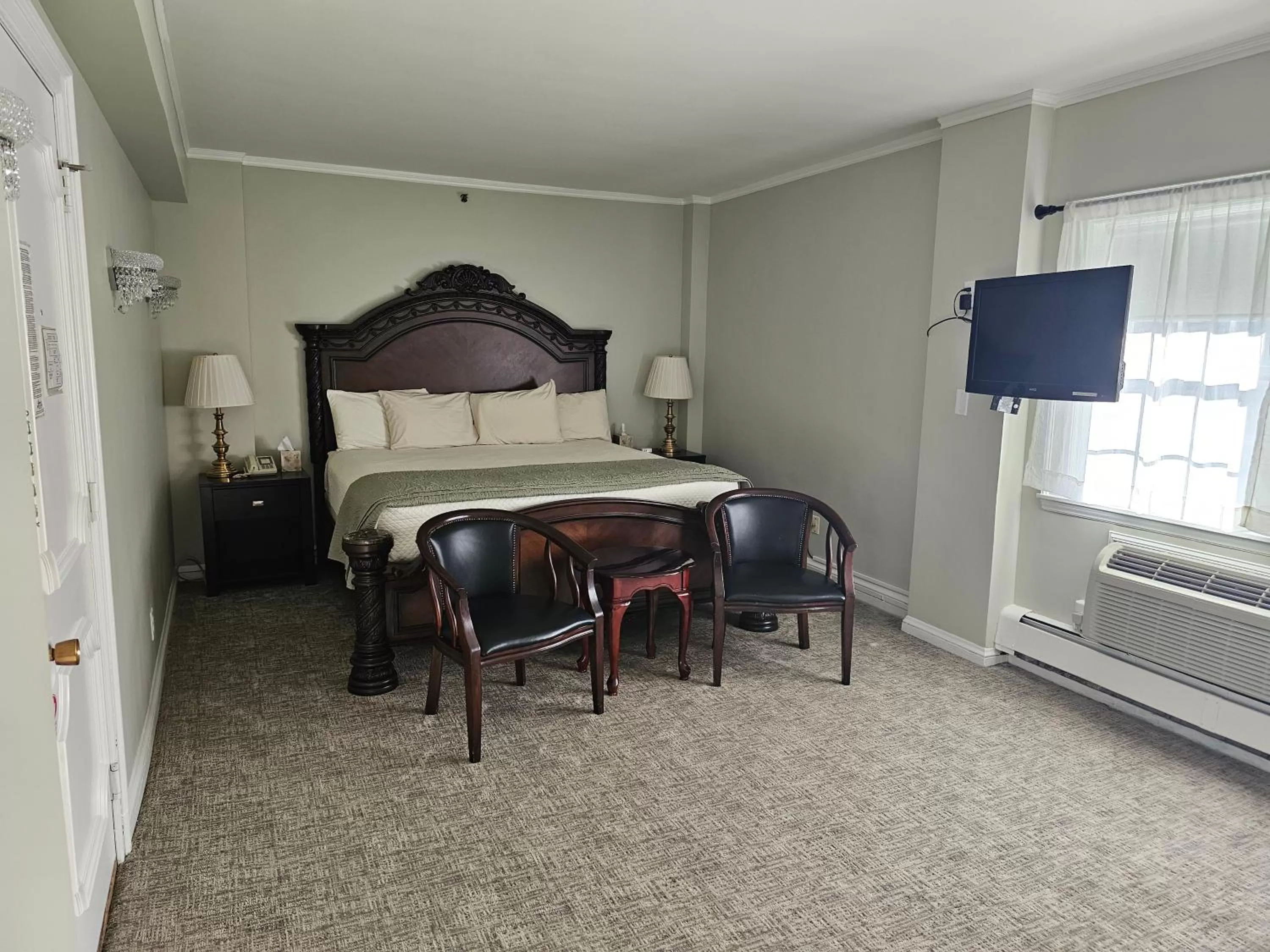 TV and multimedia, Bed in Lowell Inn