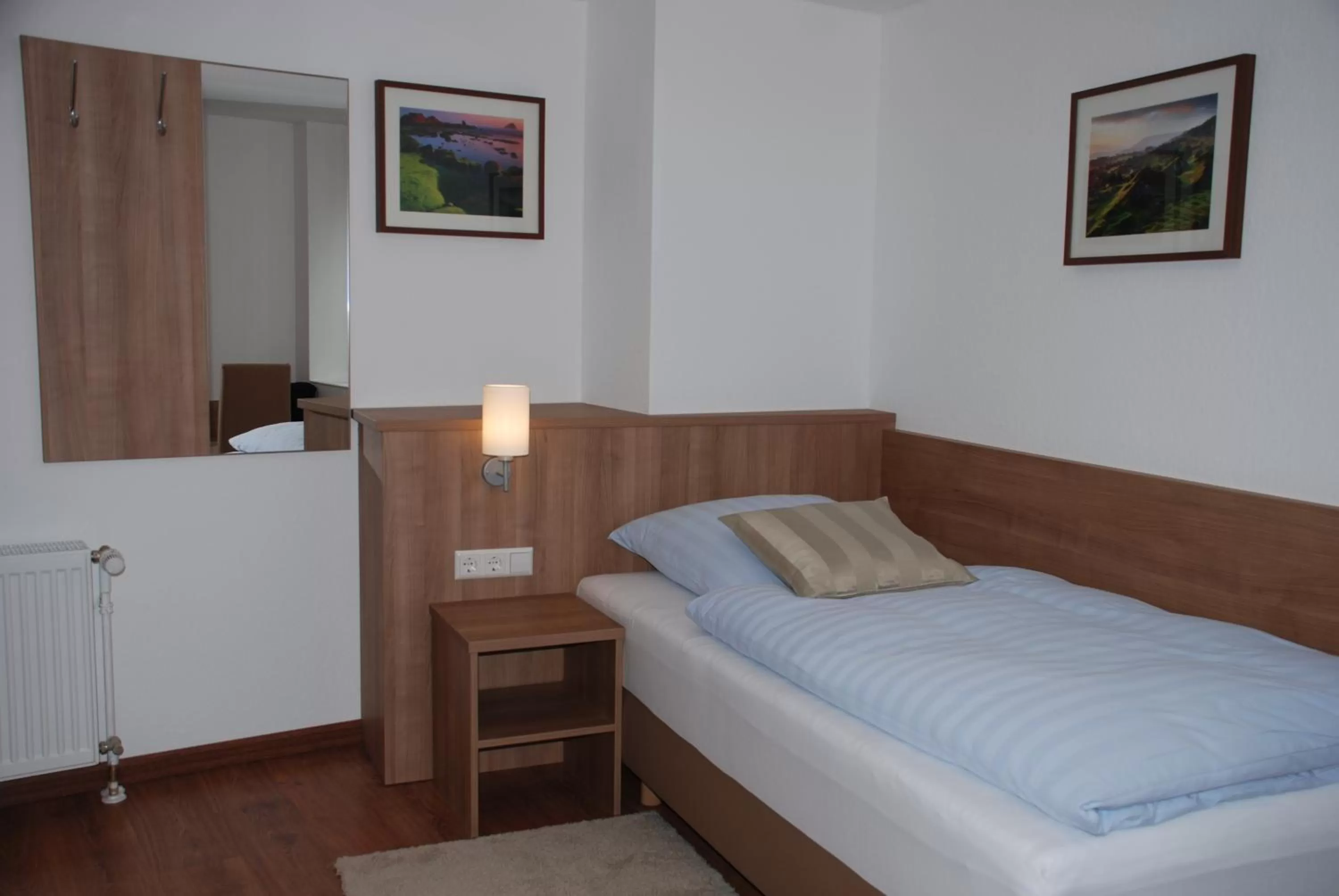 Photo of the whole room, Bed in Hotel Rest Inn