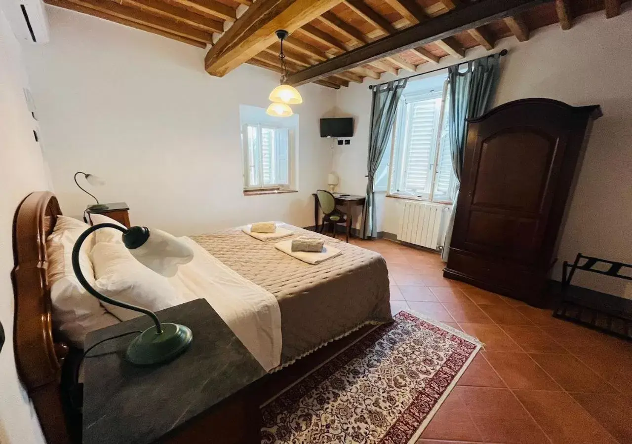 Photo of the whole room, Bed in B&B Giardino delle Camelie