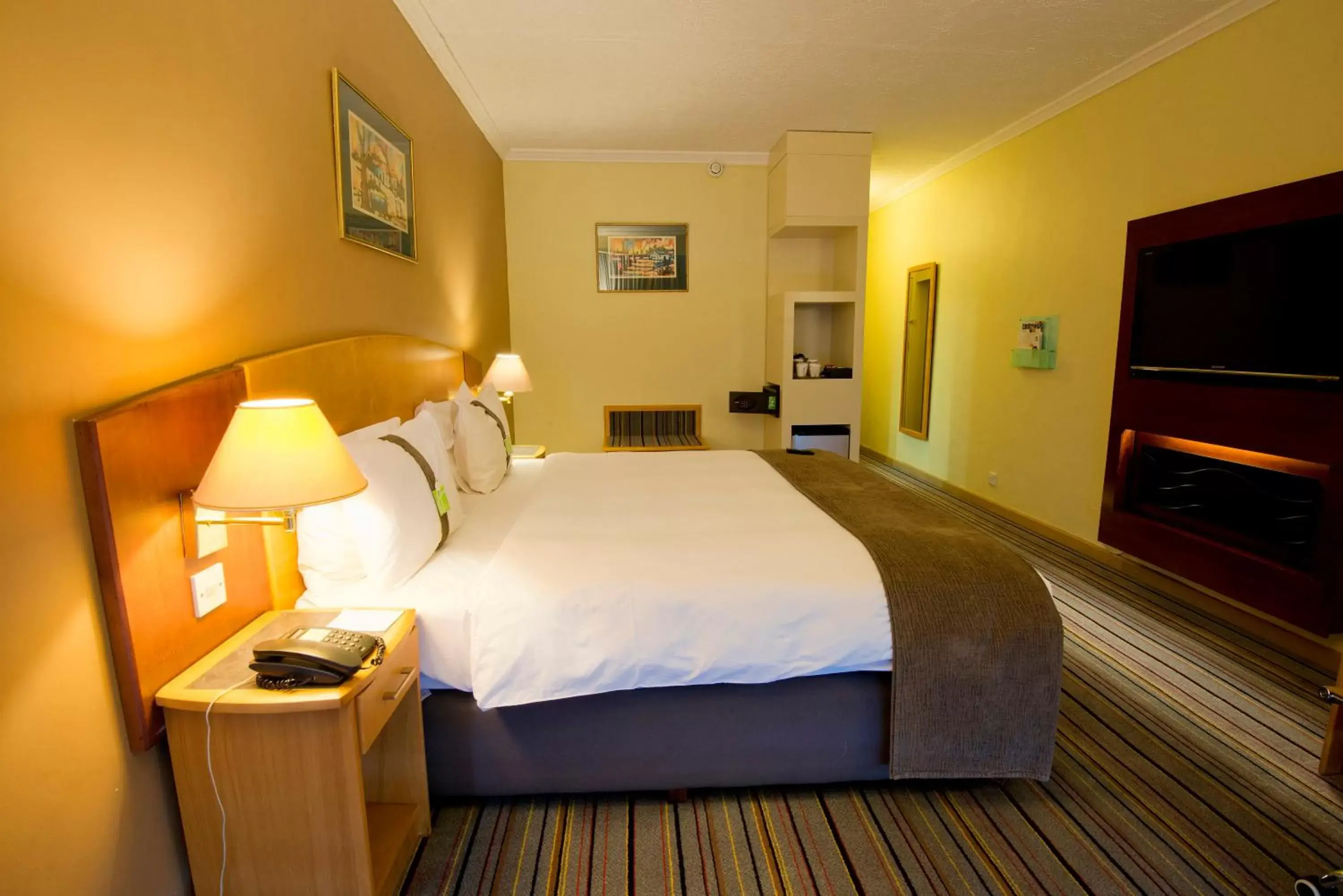 Photo of the whole room, Bed in Holiday Inn - Bulawayo, an IHG Hotel