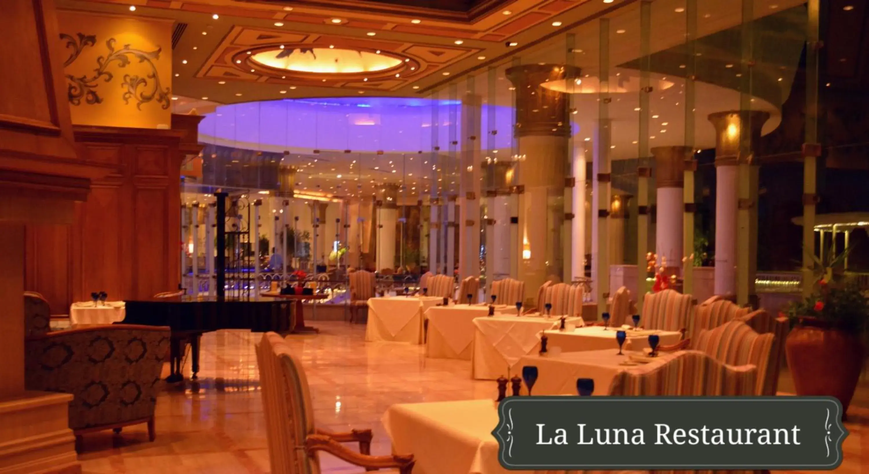 Restaurant/Places to Eat in Royal Monte Carlo Sharm Villas & Suites