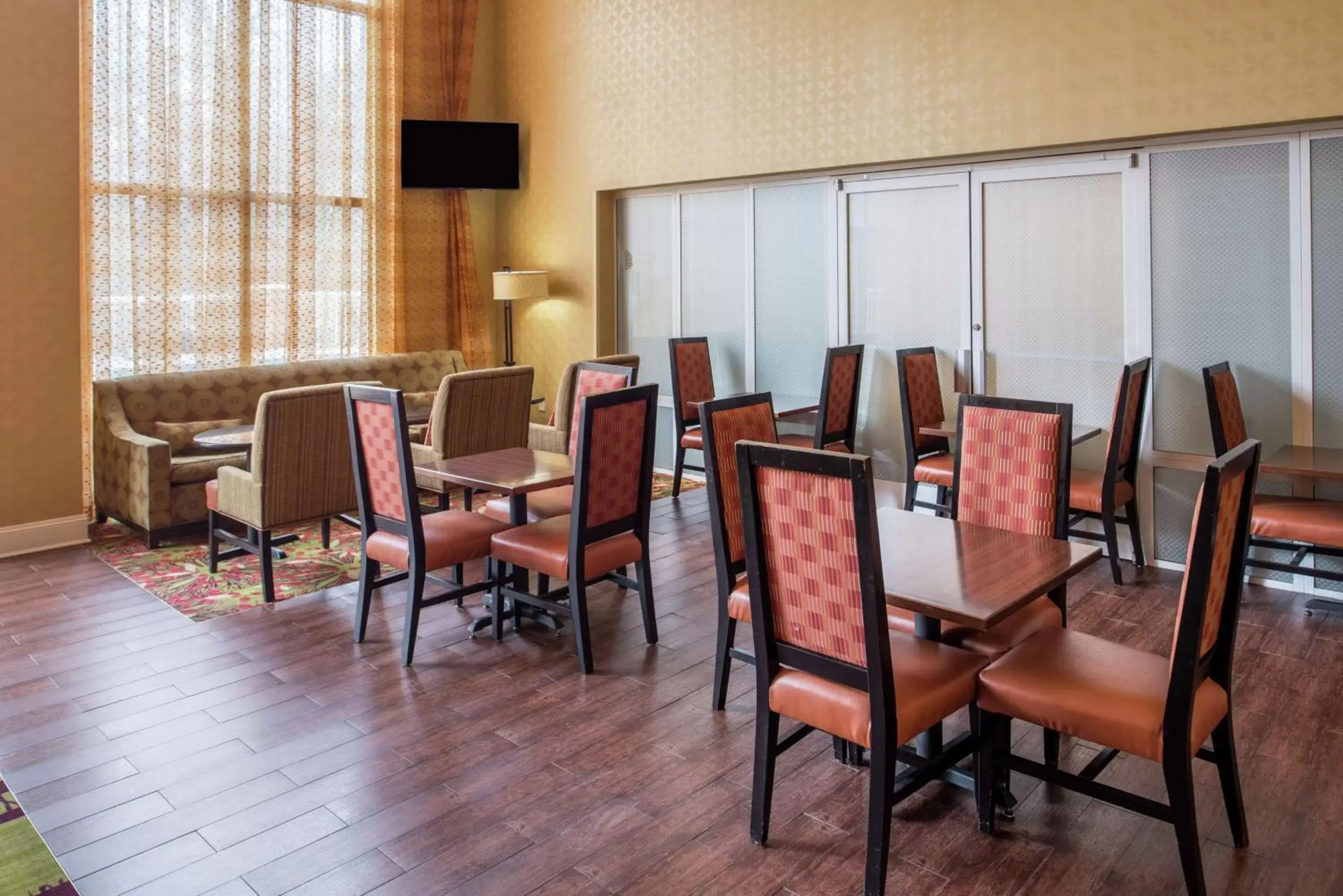 Dining area, Restaurant/Places to Eat in Hampton Inn & Suites Charlotte Arrowood