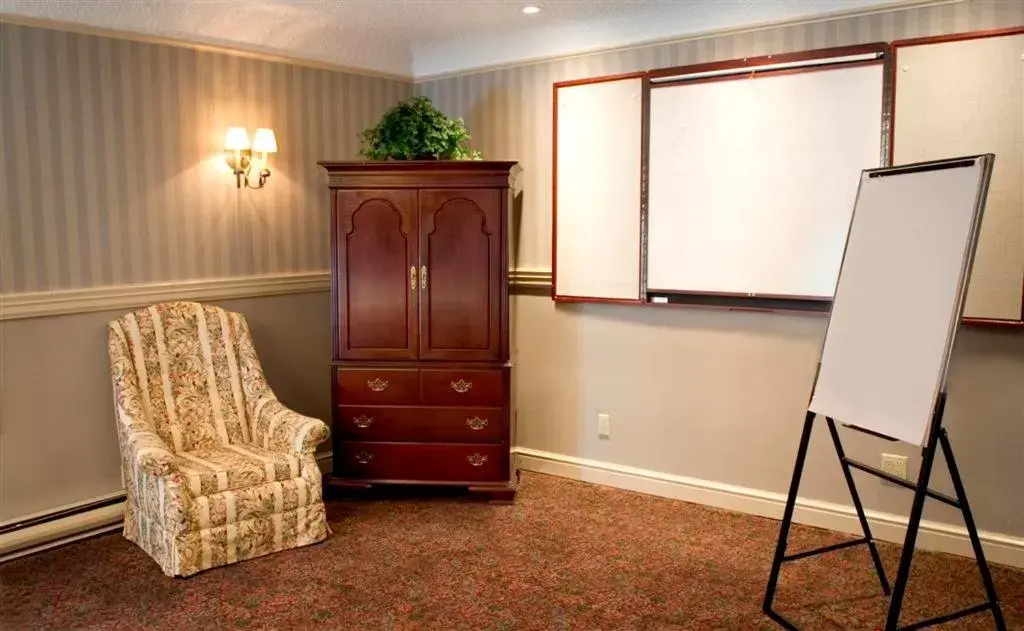 Business facilities, Seating Area in The Gananoque Inn & Spa