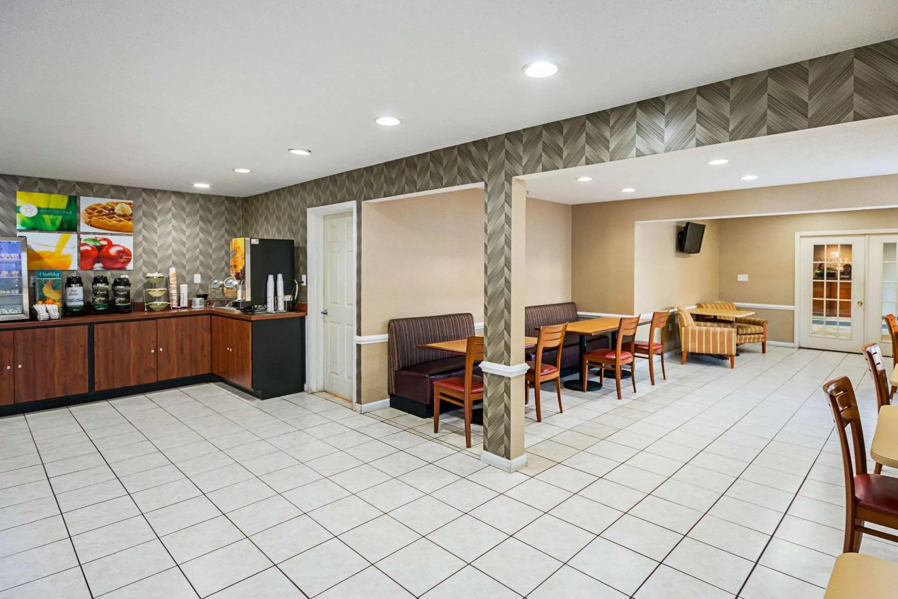 Restaurant/places to eat in Quality Inn Fairmont