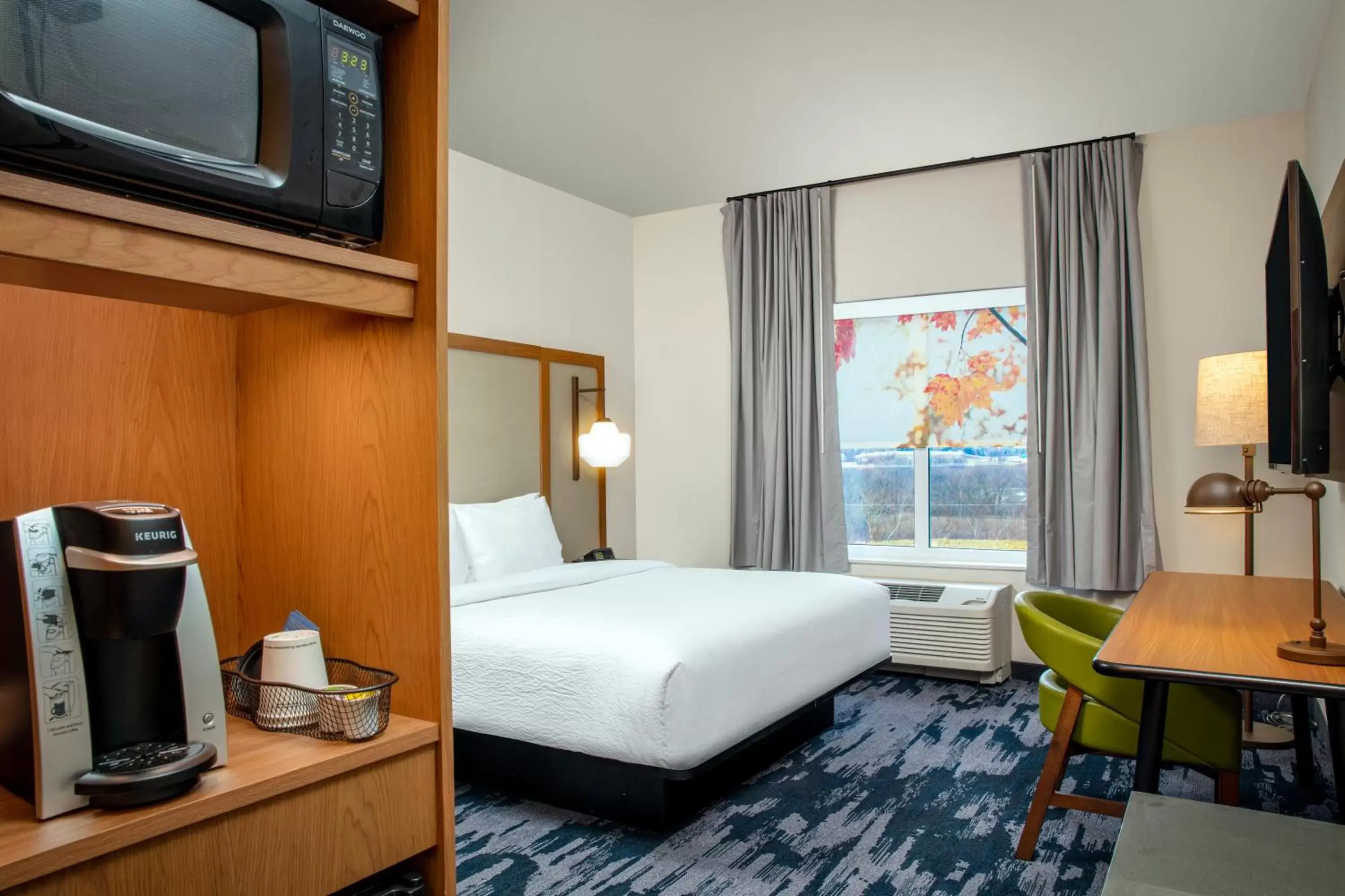 Bed in Fairfield by Marriott Inn & Suites Harrisburg West/Mechanicsburg