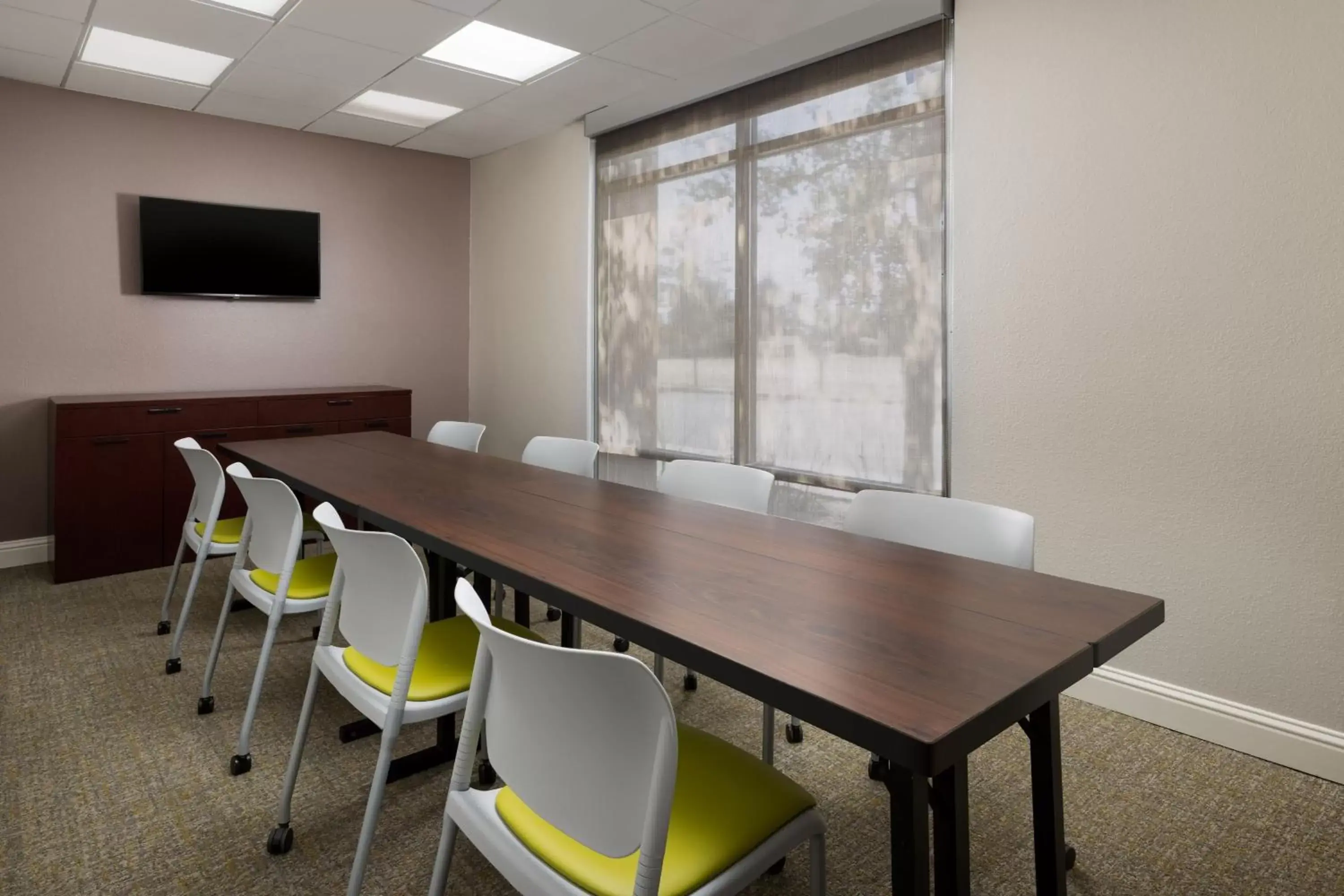 Meeting/conference room in SpringHill Suites Fresno