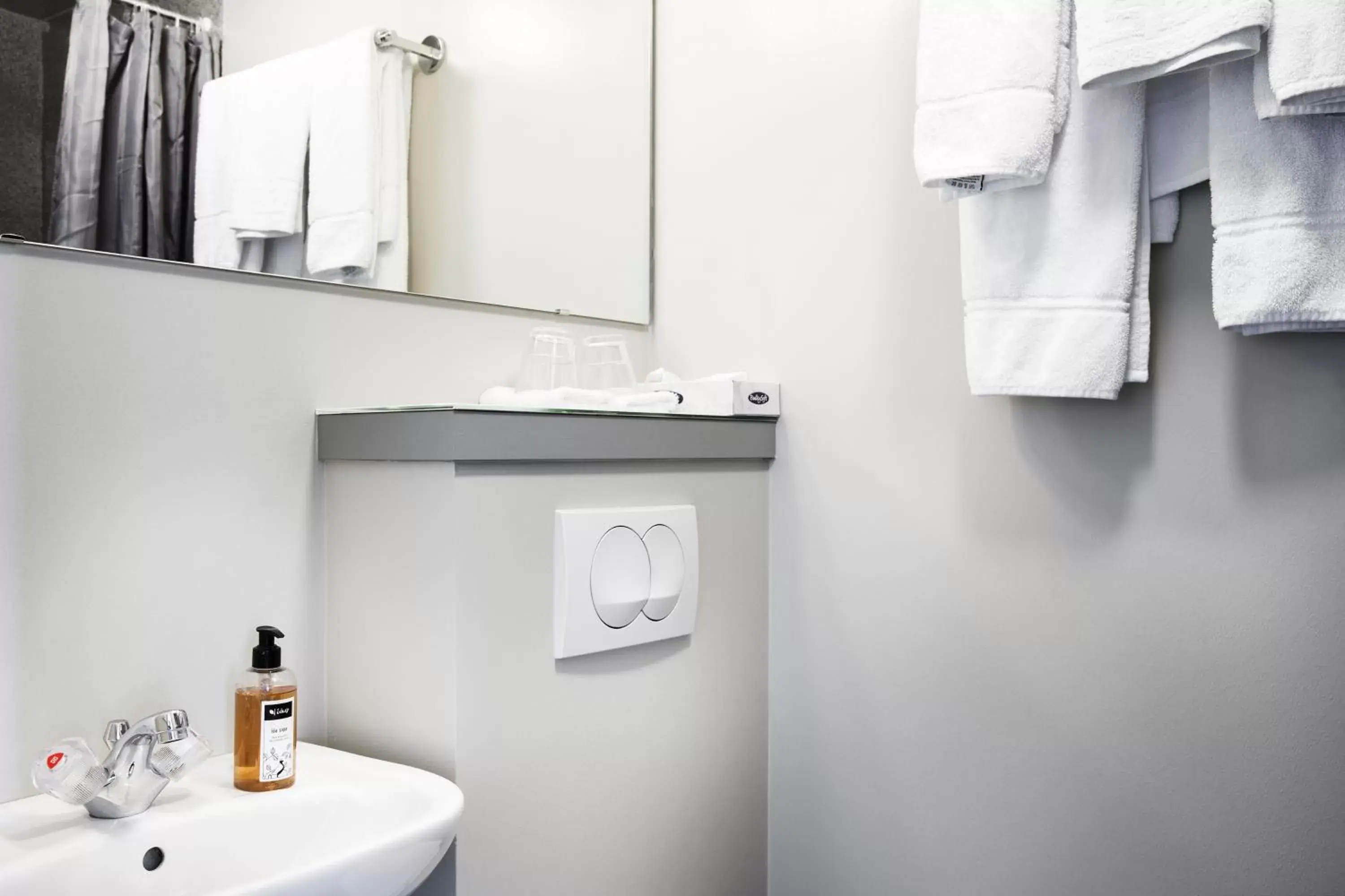 Bathroom in Hotel Höfn