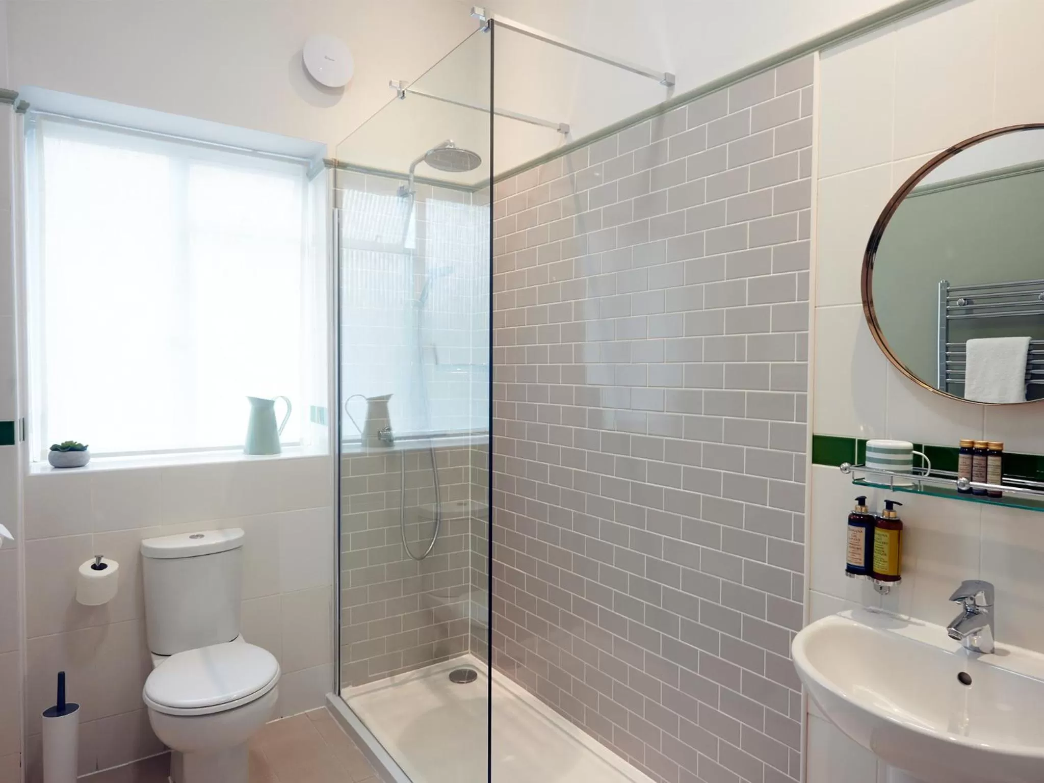 Shower in Embankment Hotel