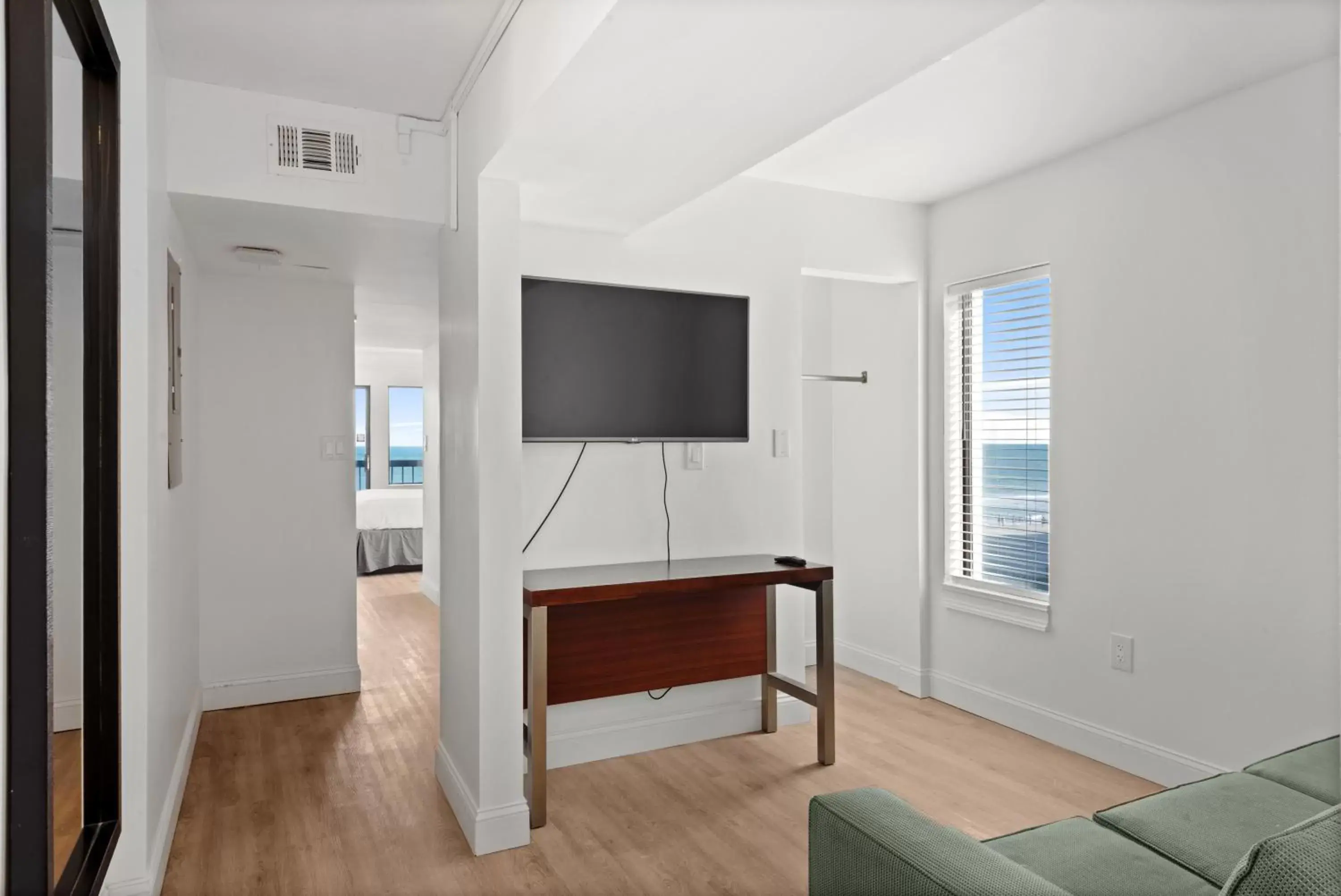 TV and multimedia, TV/Entertainment Center in Grande Beach