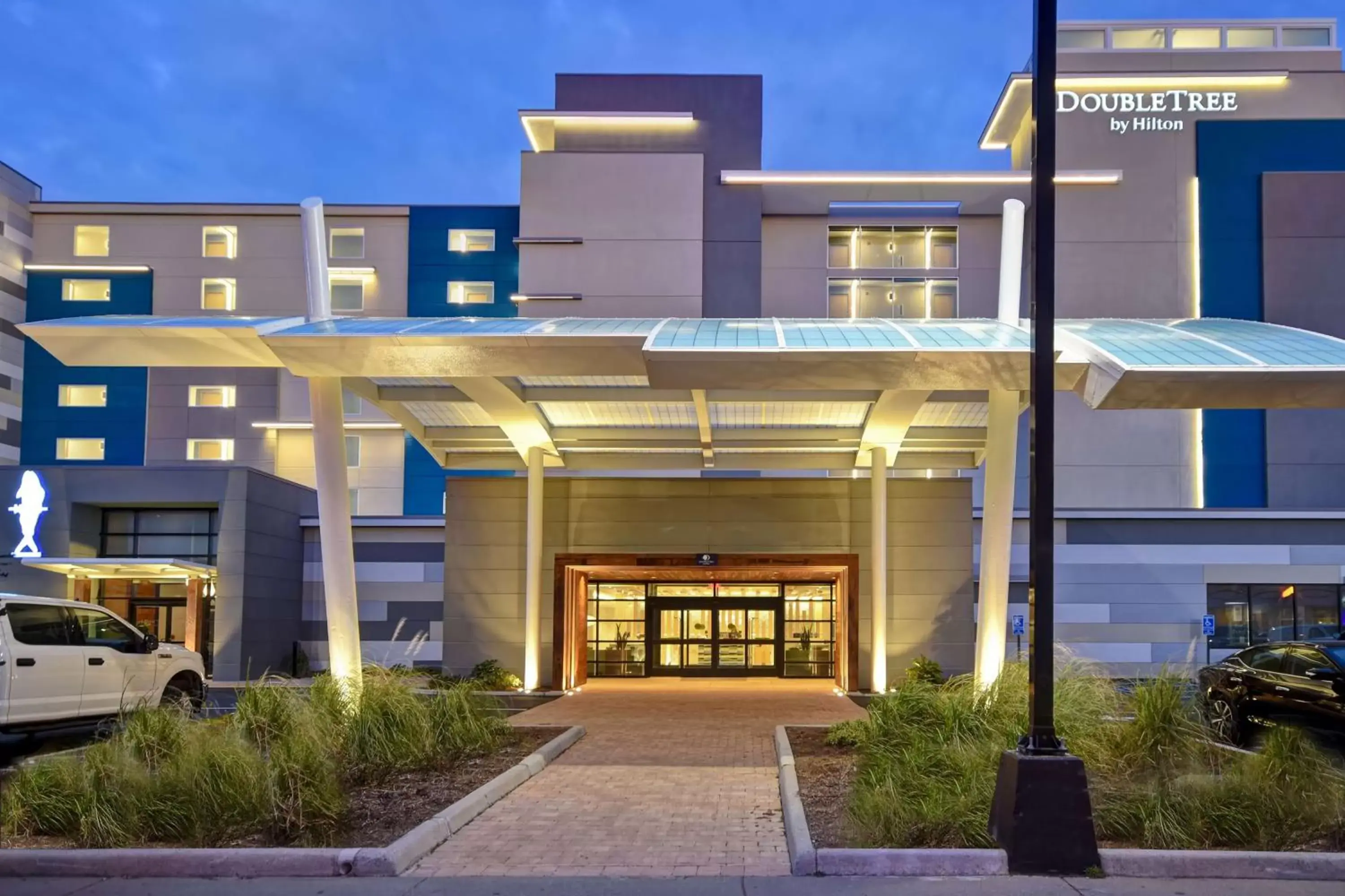 Property building in DoubleTree by Hilton Oceanfront Virginia Beach Property building in DoubleTree by Hilton Oceanfront Virginia Beach