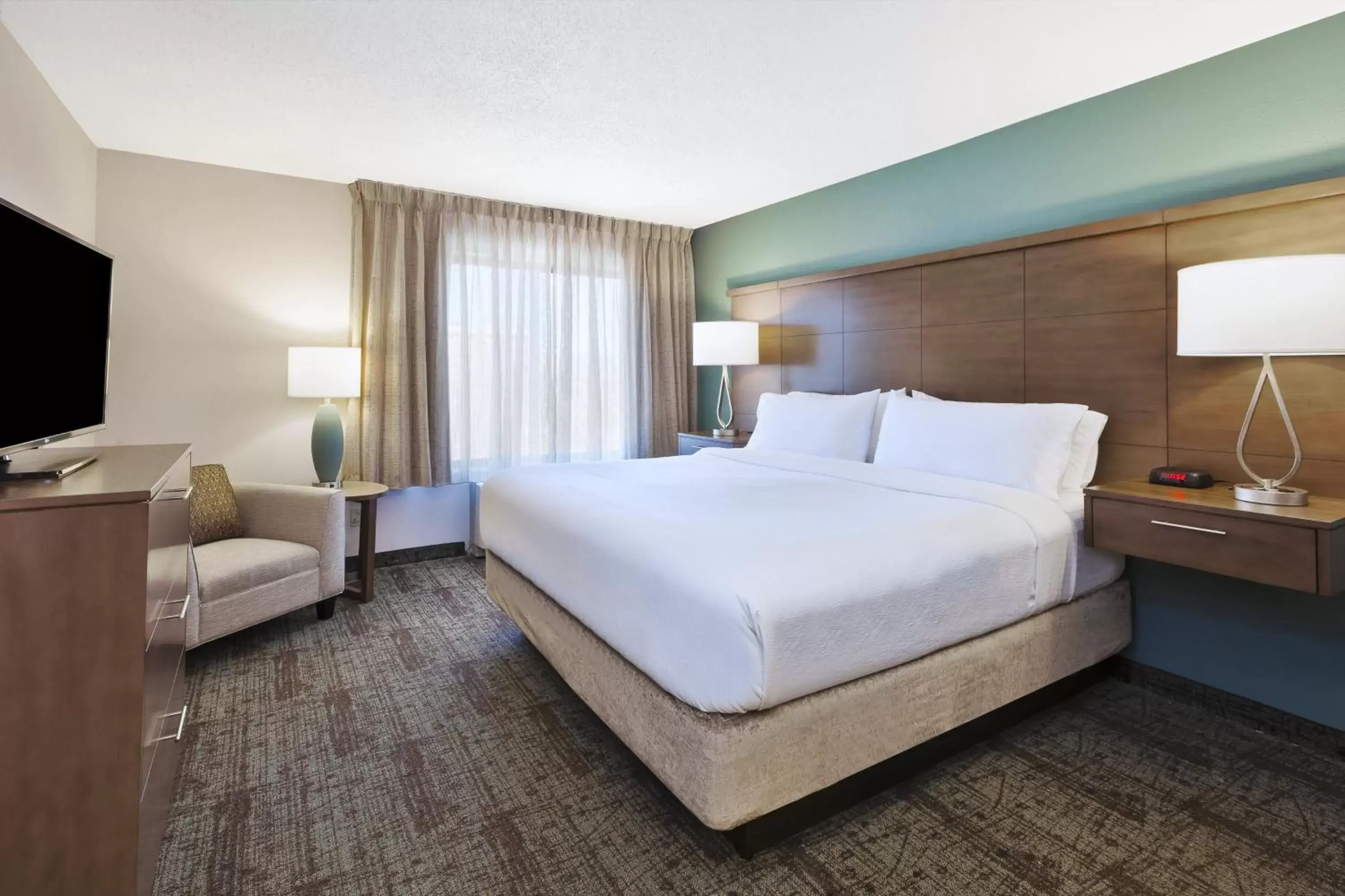 Photo of the whole room, Bed in Staybridge Suites Columbia-Highway 63 & I-70, an IHG Hotel