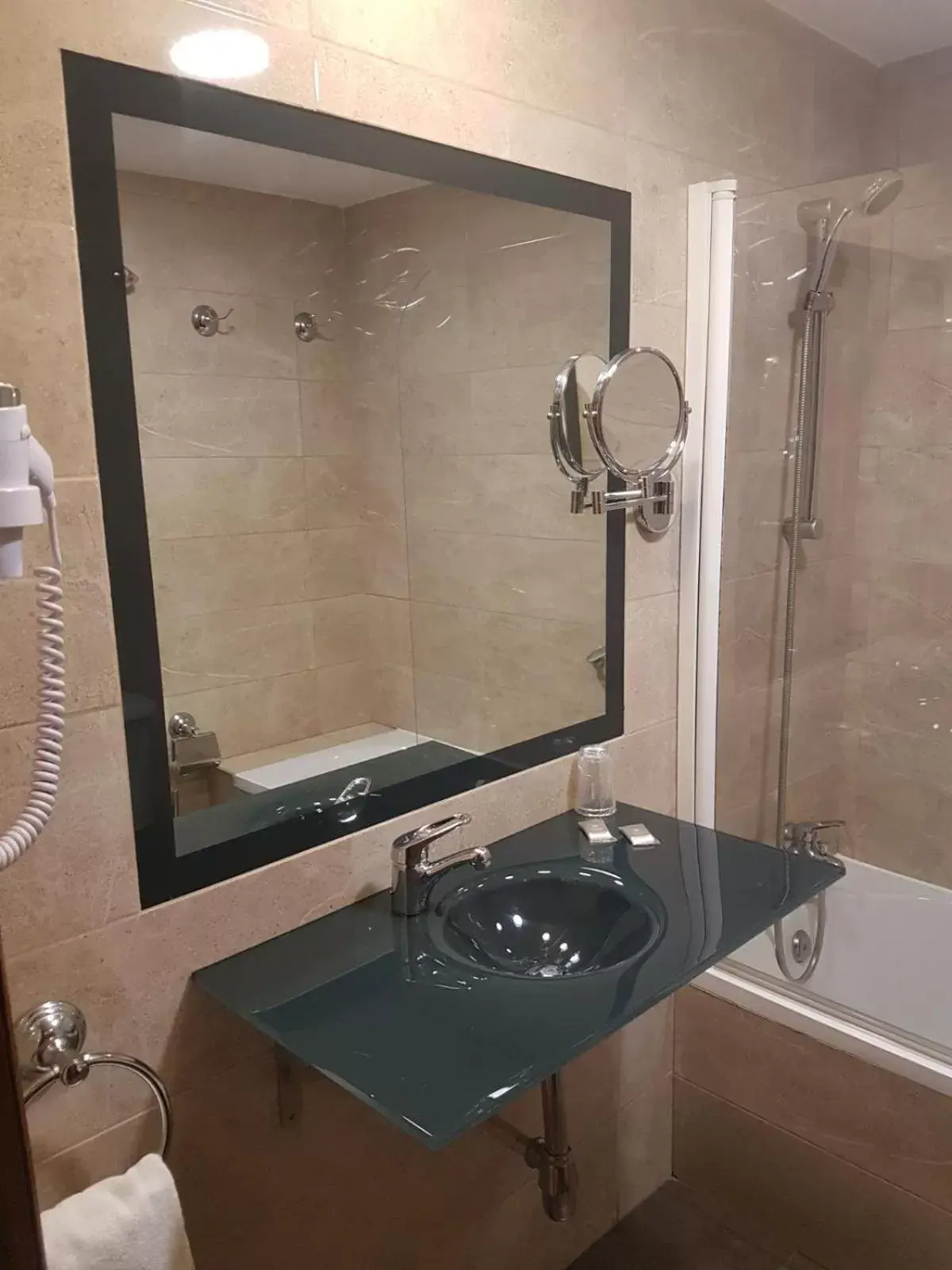 Decorative detail, Bathroom in Hotel Familia Conde