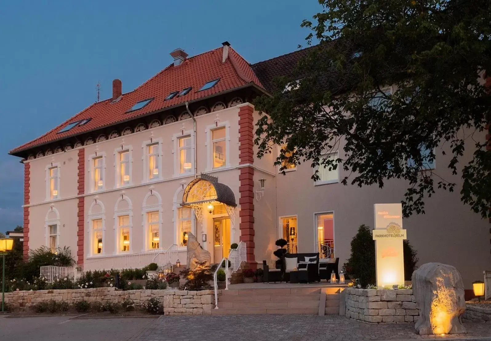 Facade/entrance, Property Building in Parkhotel Bilm im Glück am Stadtrand Hannovers