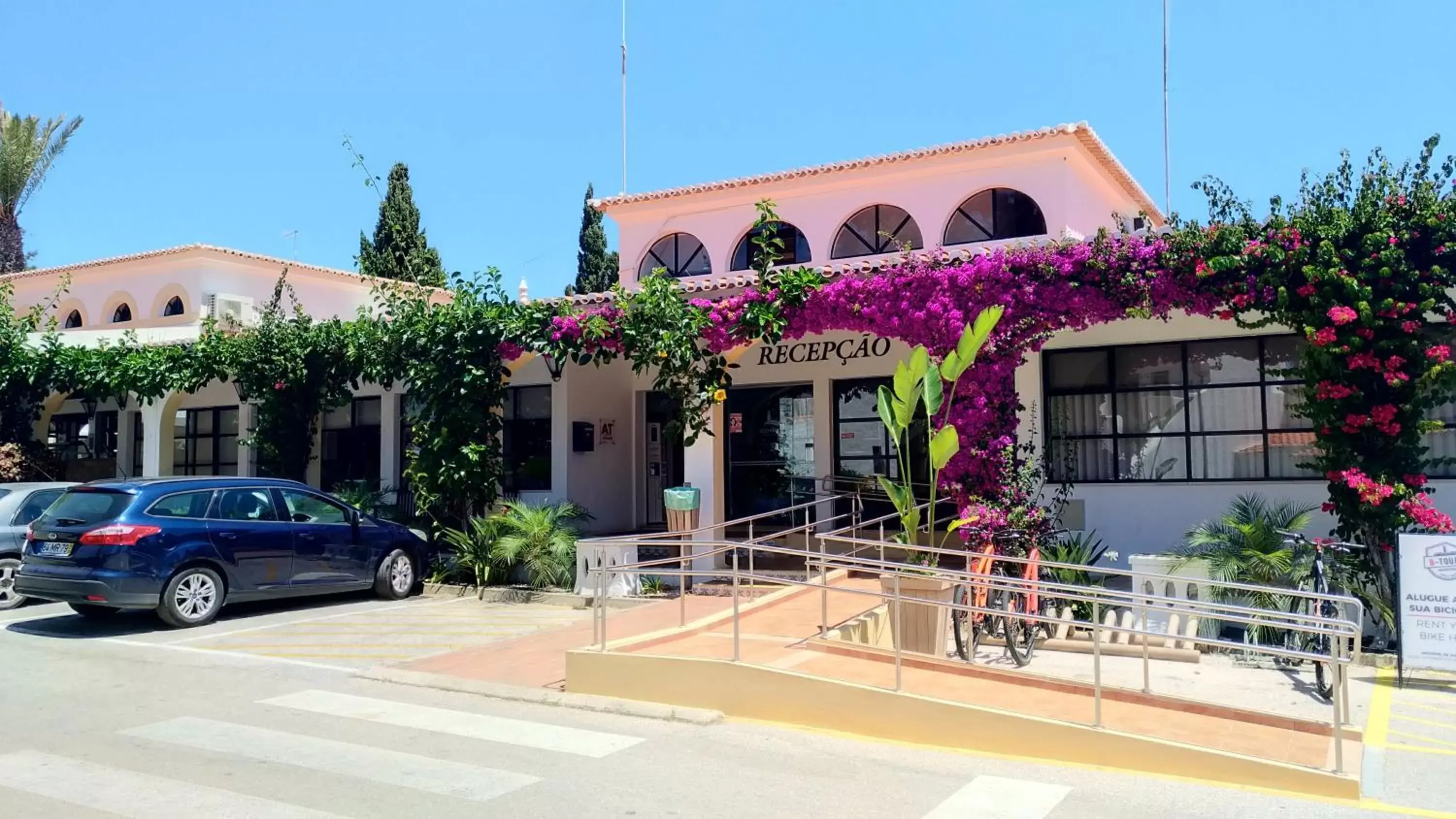 Facade/entrance in Rocha Brava Village Resort