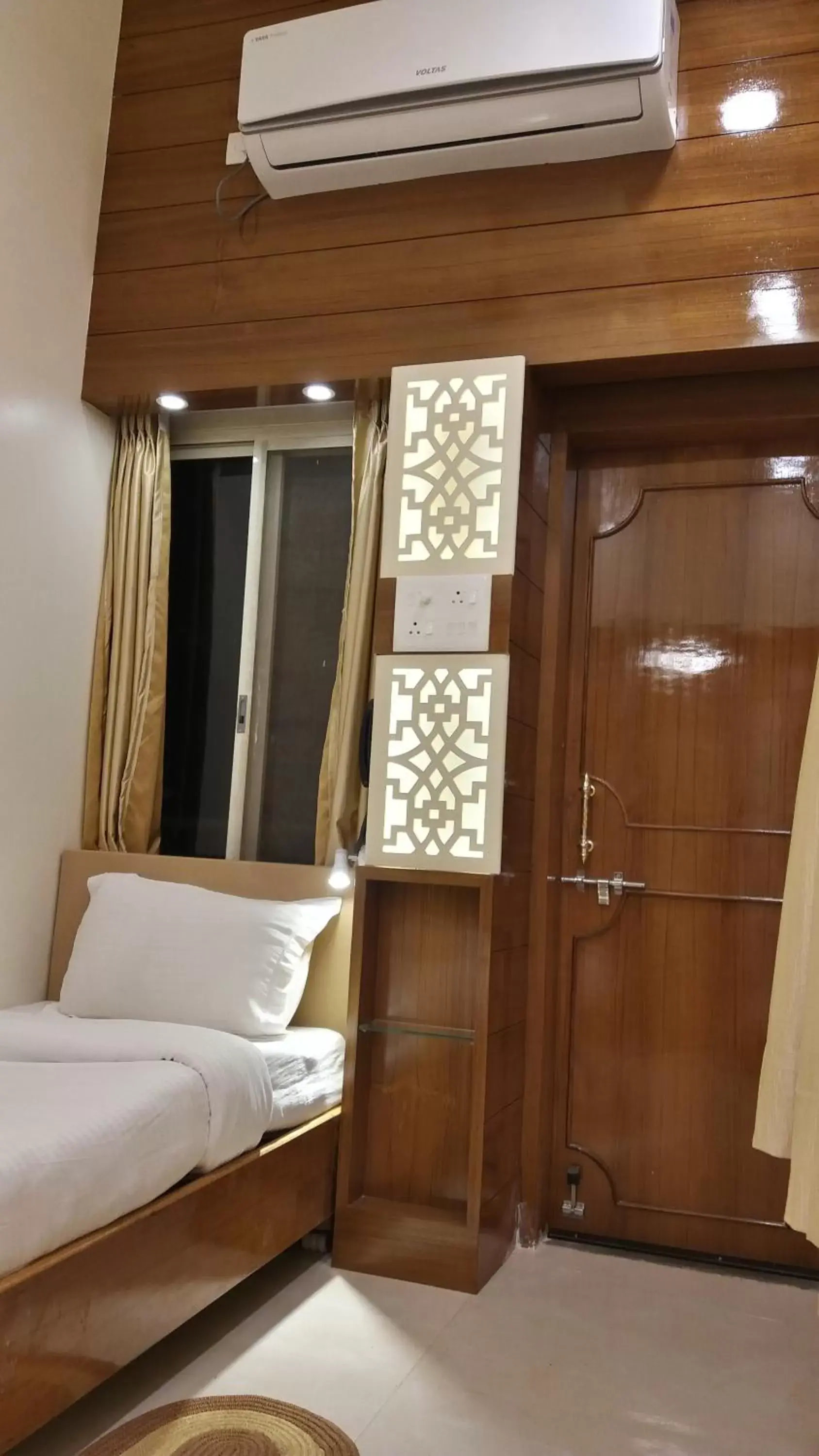 Bed in Hotel Temple On Ganges