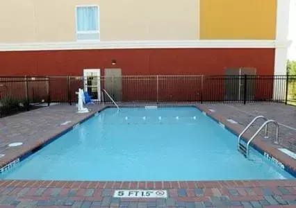 Swimming Pool in Comfort Suites near Tanger Outlet Mall