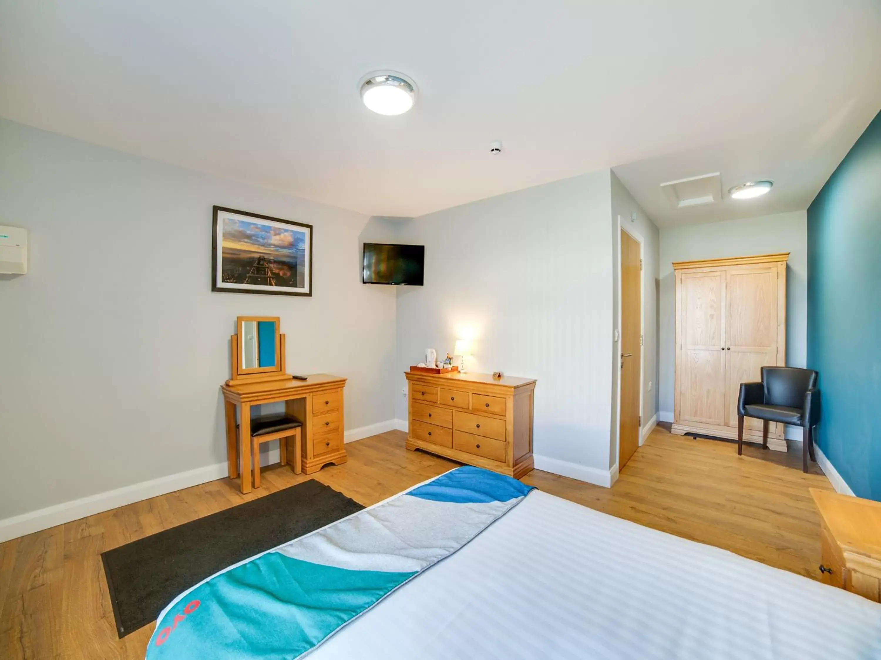 Bedroom, Bed in Standing Stones Lodge