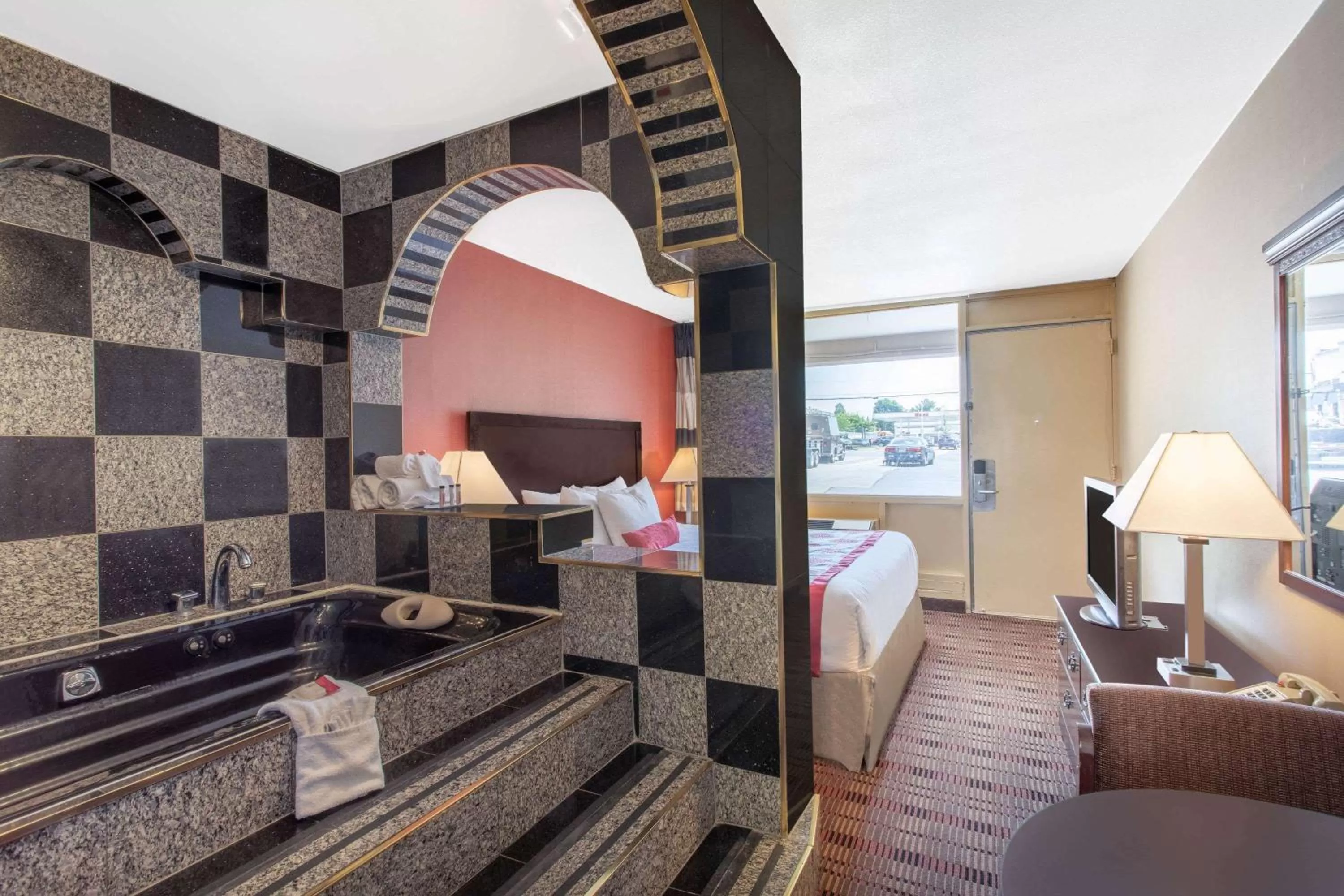 Photo of the whole room in Ramada Limited Cockeysville