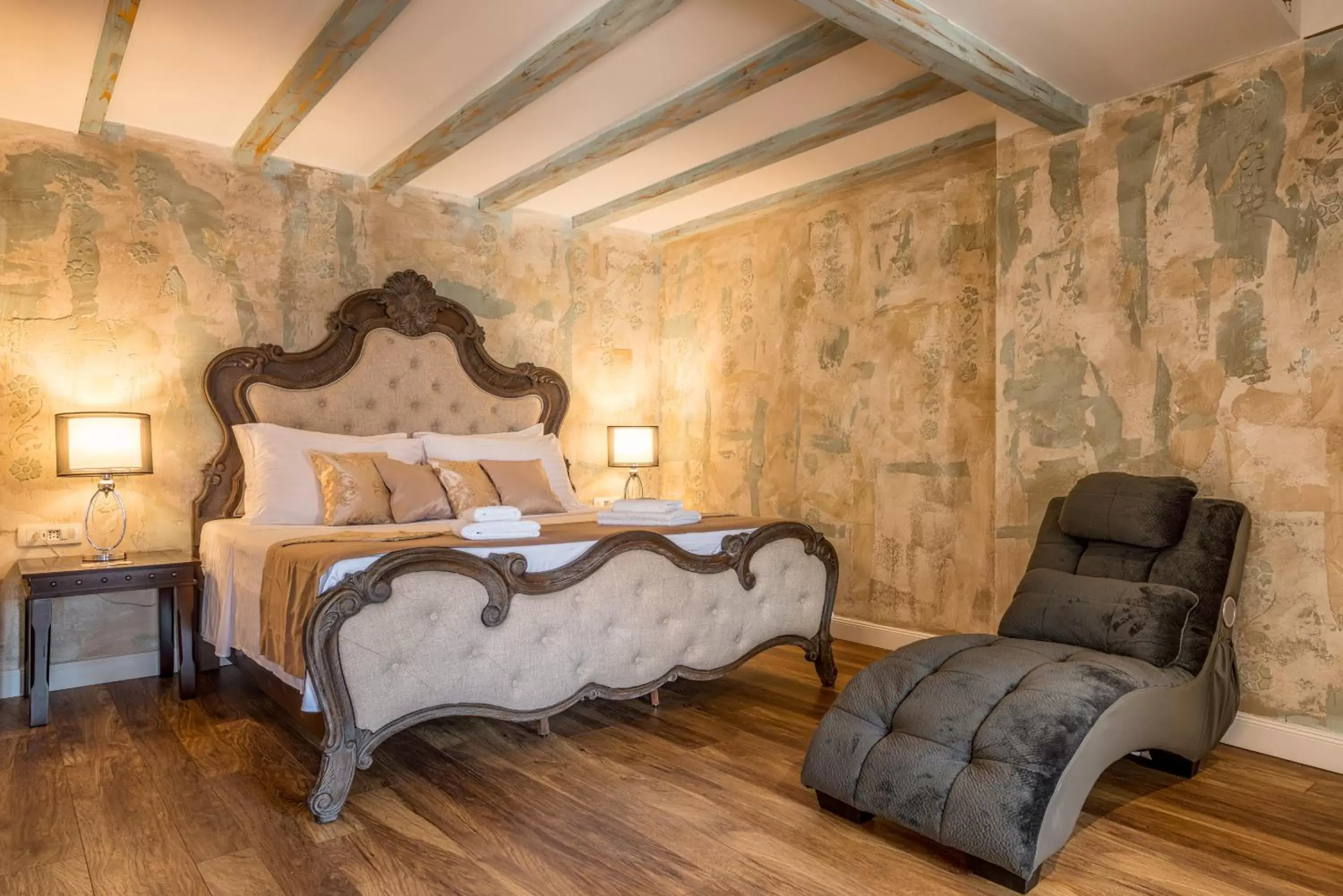 Bed in Plaza Marchi Old Town - MAG Quaint & Elegant Boutique Hotels