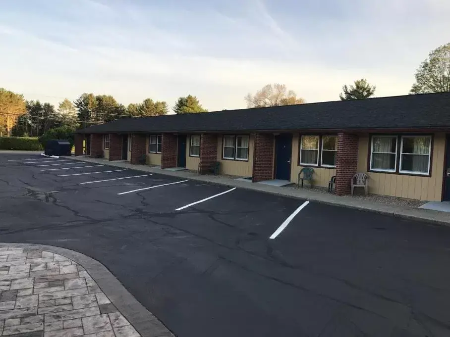 Property Building in Quiet Corner Inn