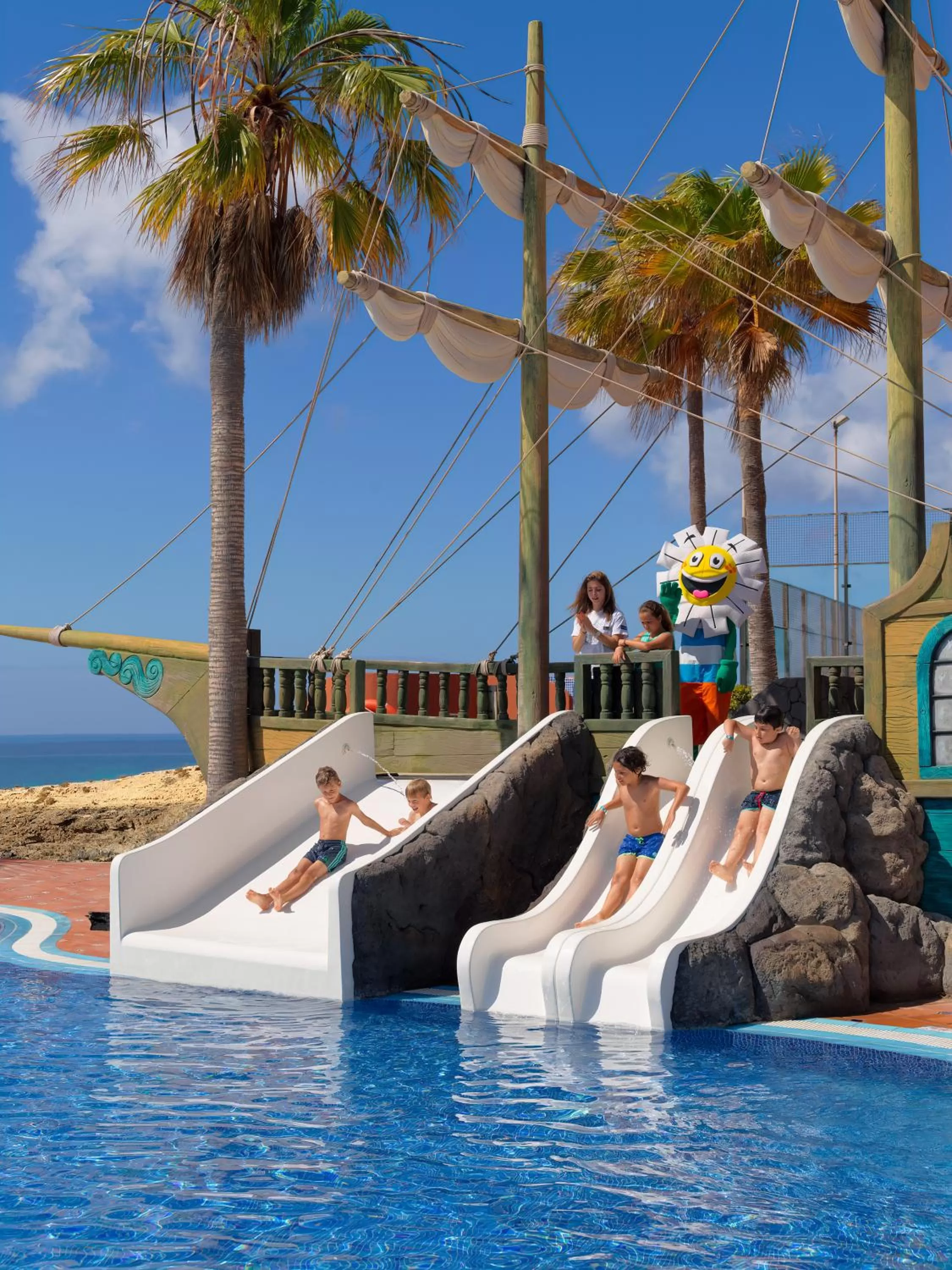 Swimming pool in H10 Tindaya