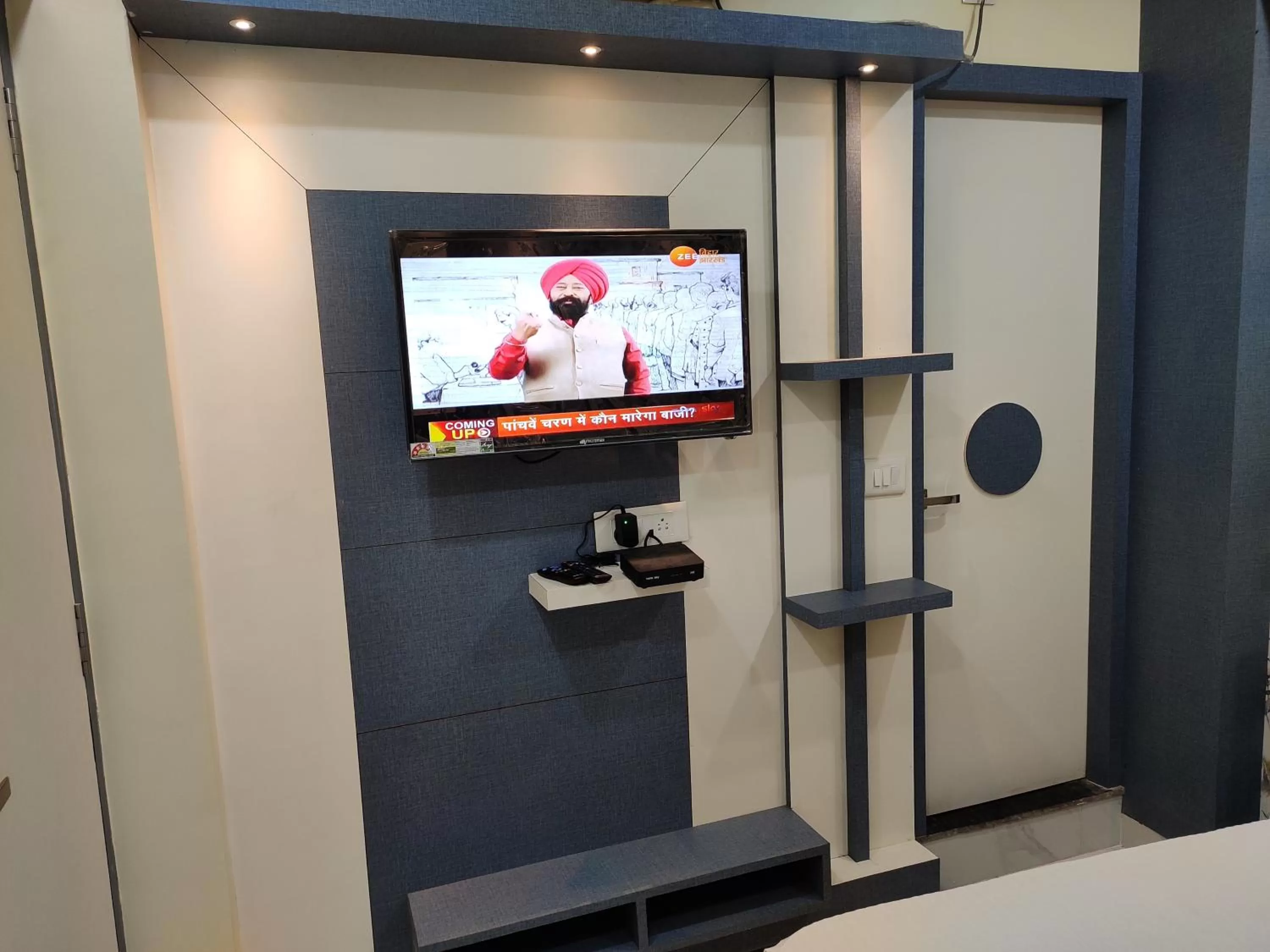 HOTEL CENTRAL SQUARE "A Couple Friendly Hotel"