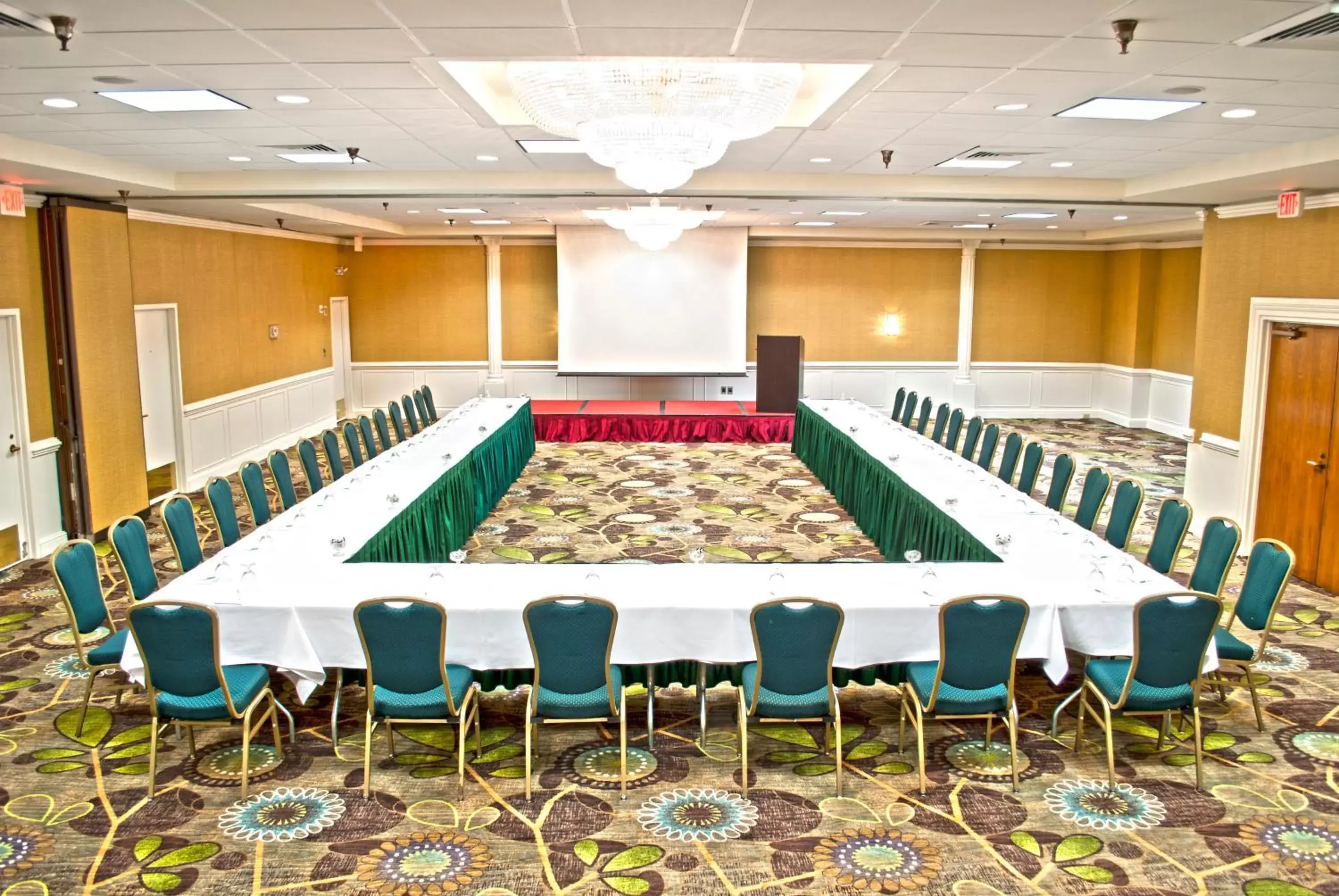 Meeting/conference room in Holiday Inn Arlington at Ballston, an IHG Hotel
