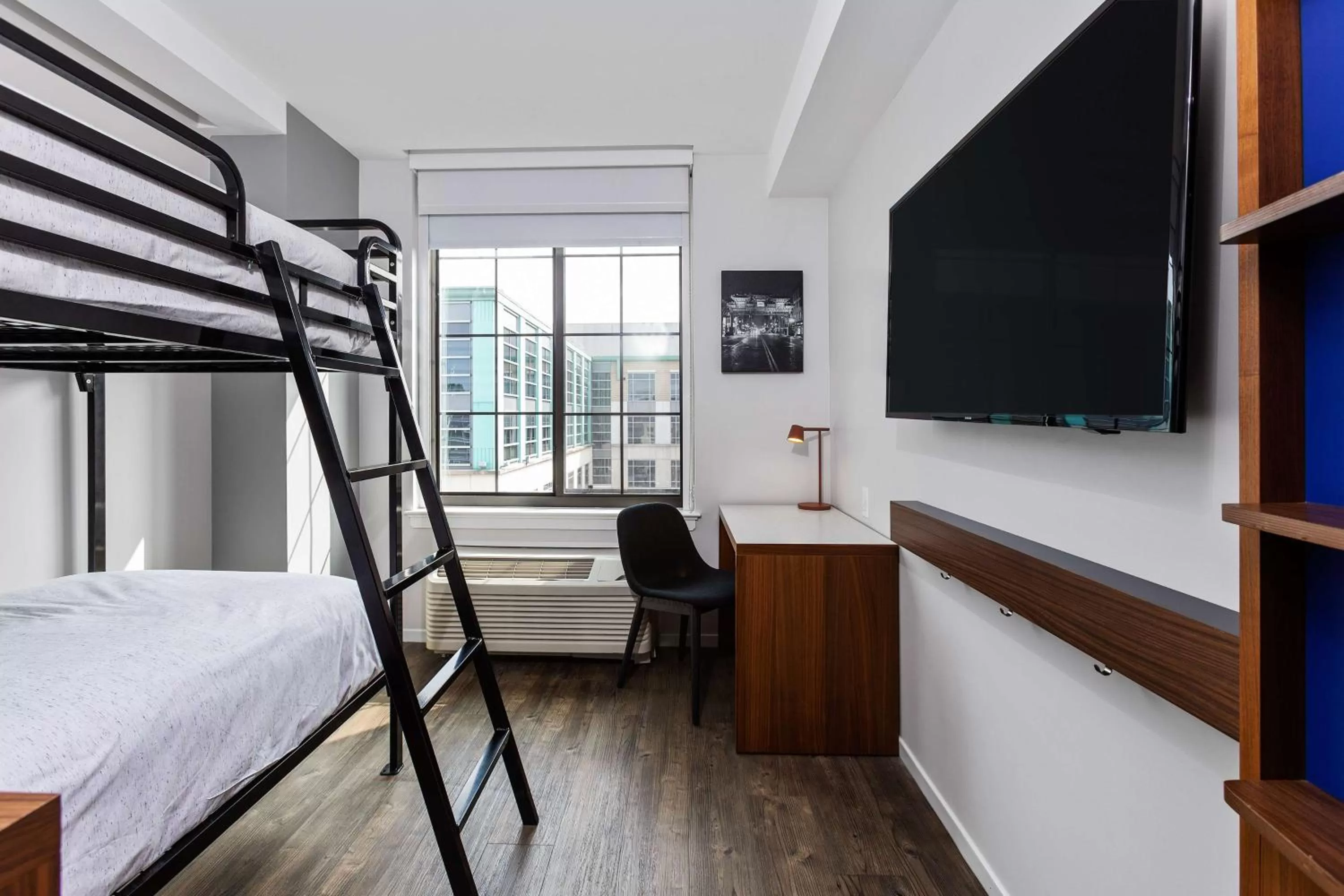 Bedroom, Bed in Motto by Hilton Washington DC City Center