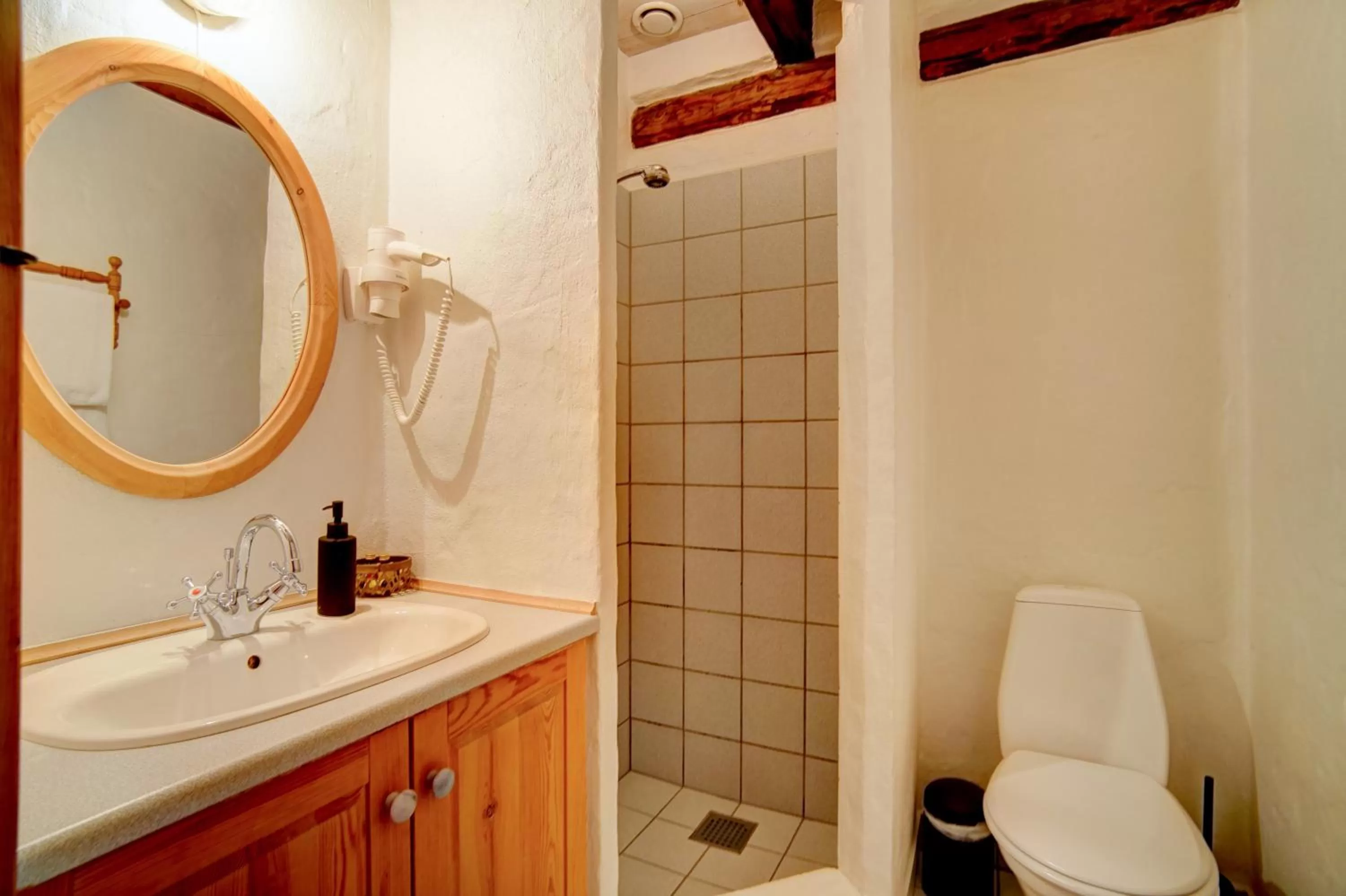 Bathroom in Svostrup Kro