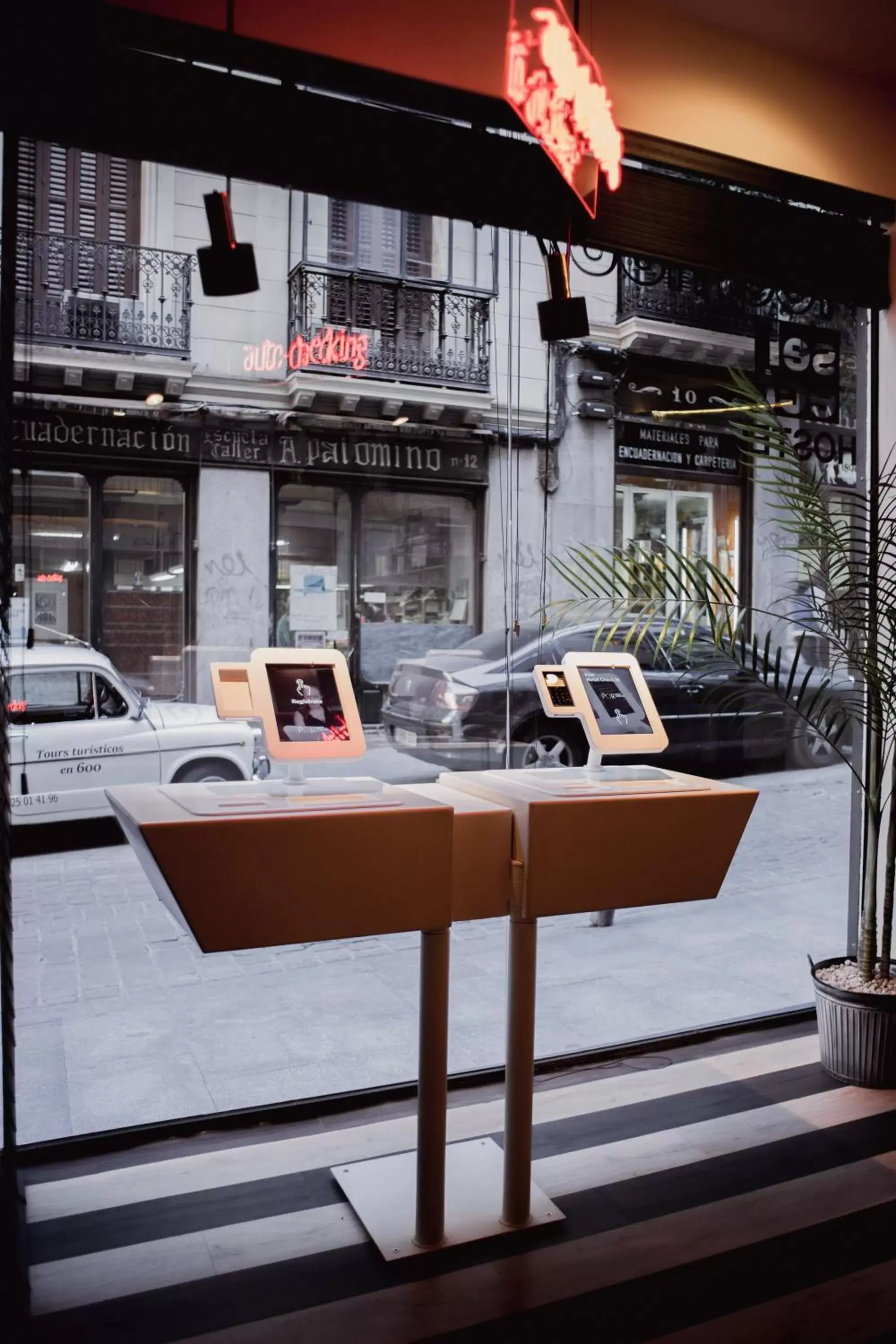 Facade/entrance in room Select Sol Facade/entrance in room Select Sol