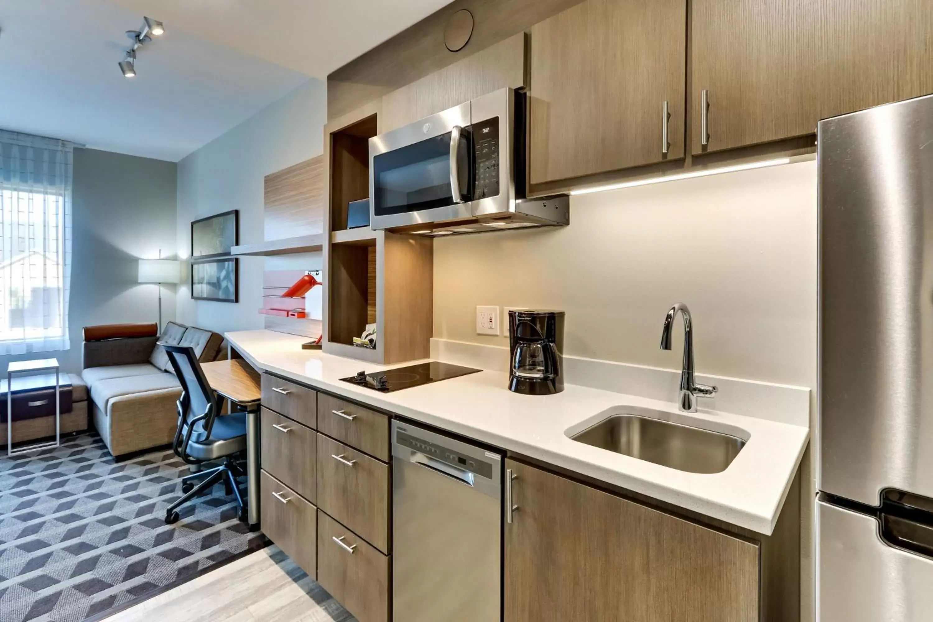 Kitchen or kitchenette, Kitchen/Kitchenette in TownePlace Suites by Marriott Houston Northwest Beltway 8