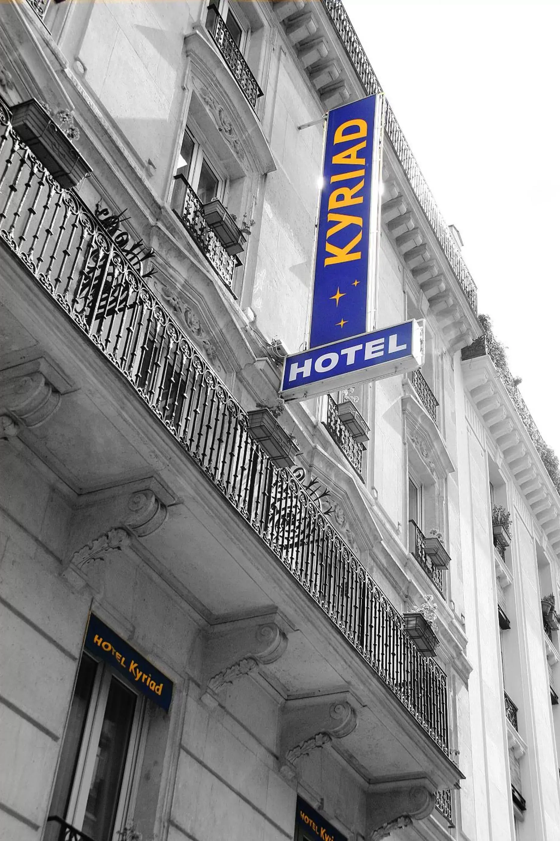 Facade/entrance in Kyriad Hotel XIII Italie Gobelins