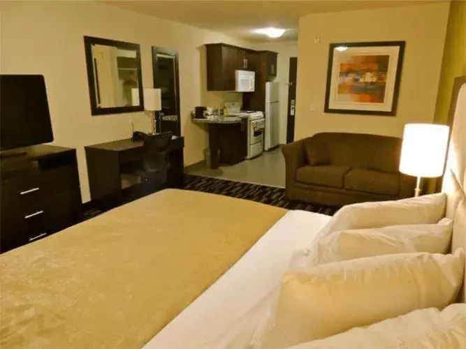 Photo of the whole room, Bed in Western Star Inn and Suites Carlyle