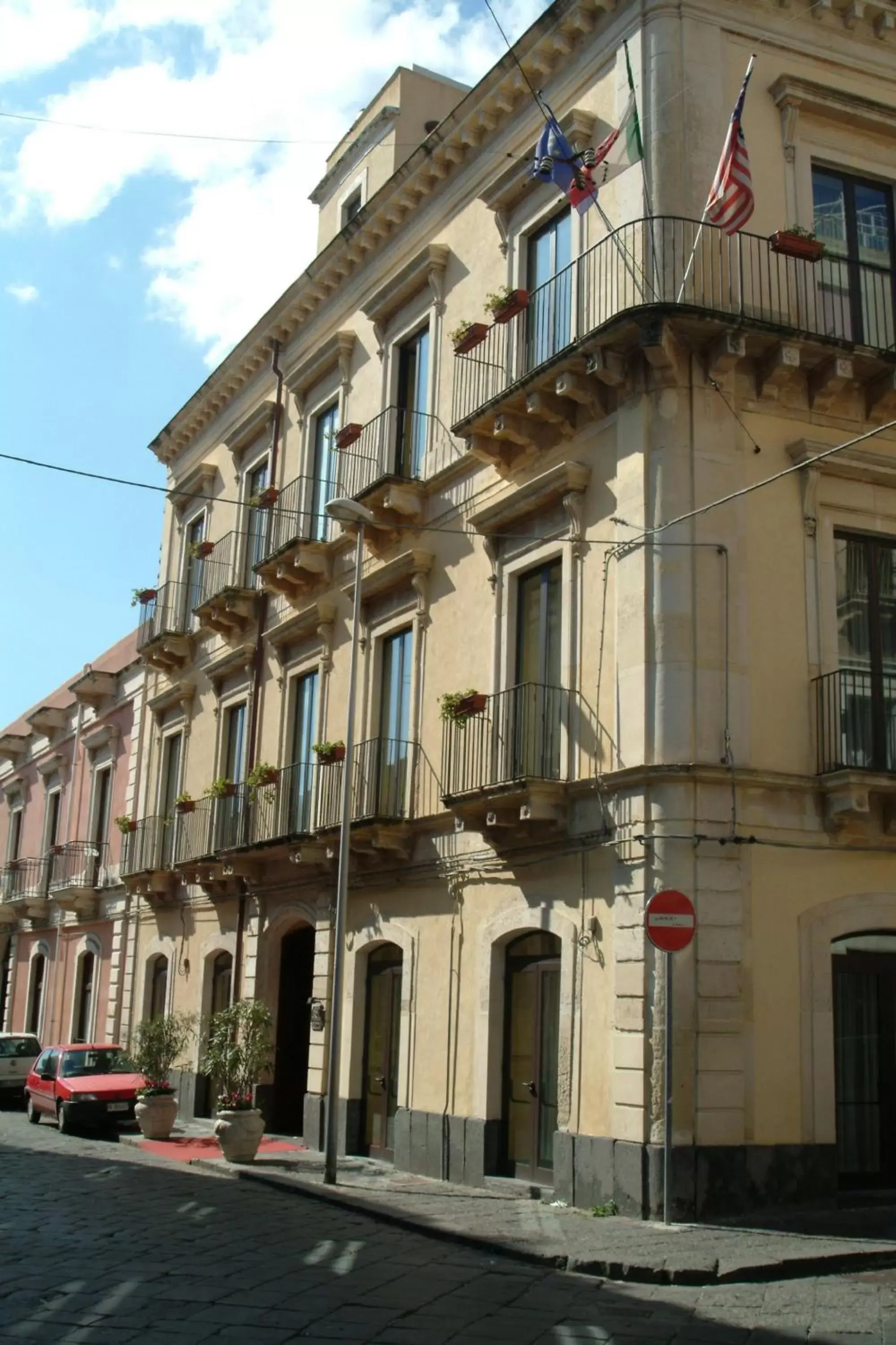 Facade/entrance, Property Building in Hotel La Ville