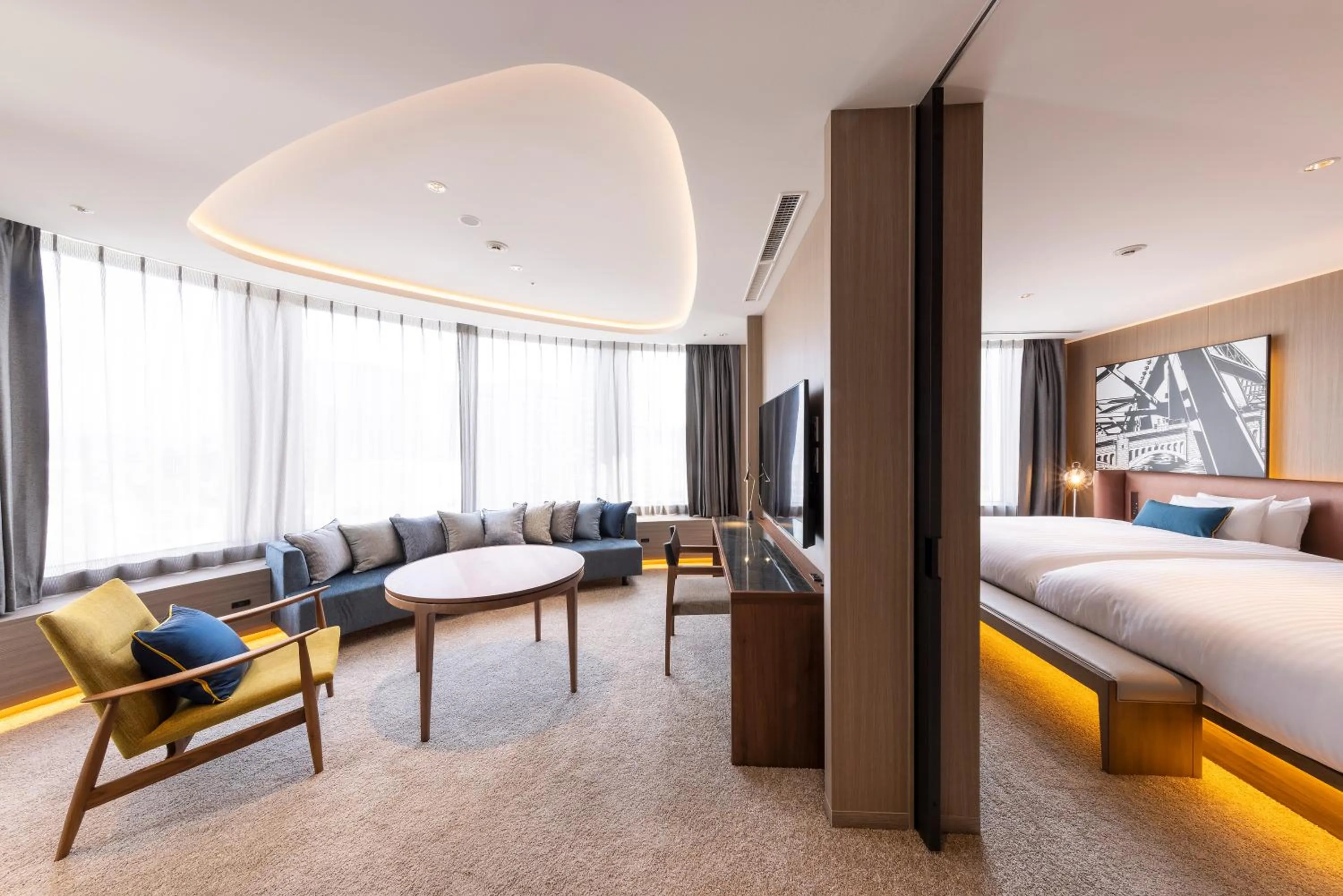 Living room, Bed in Hotel Intergate Osaka Umeda