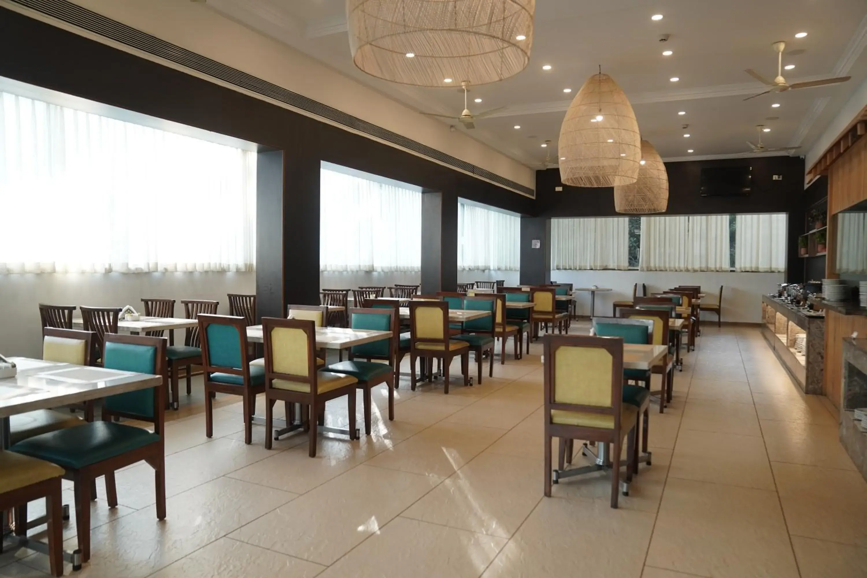 Restaurant/Places to Eat in Quality Inn Ocean Palms Goa