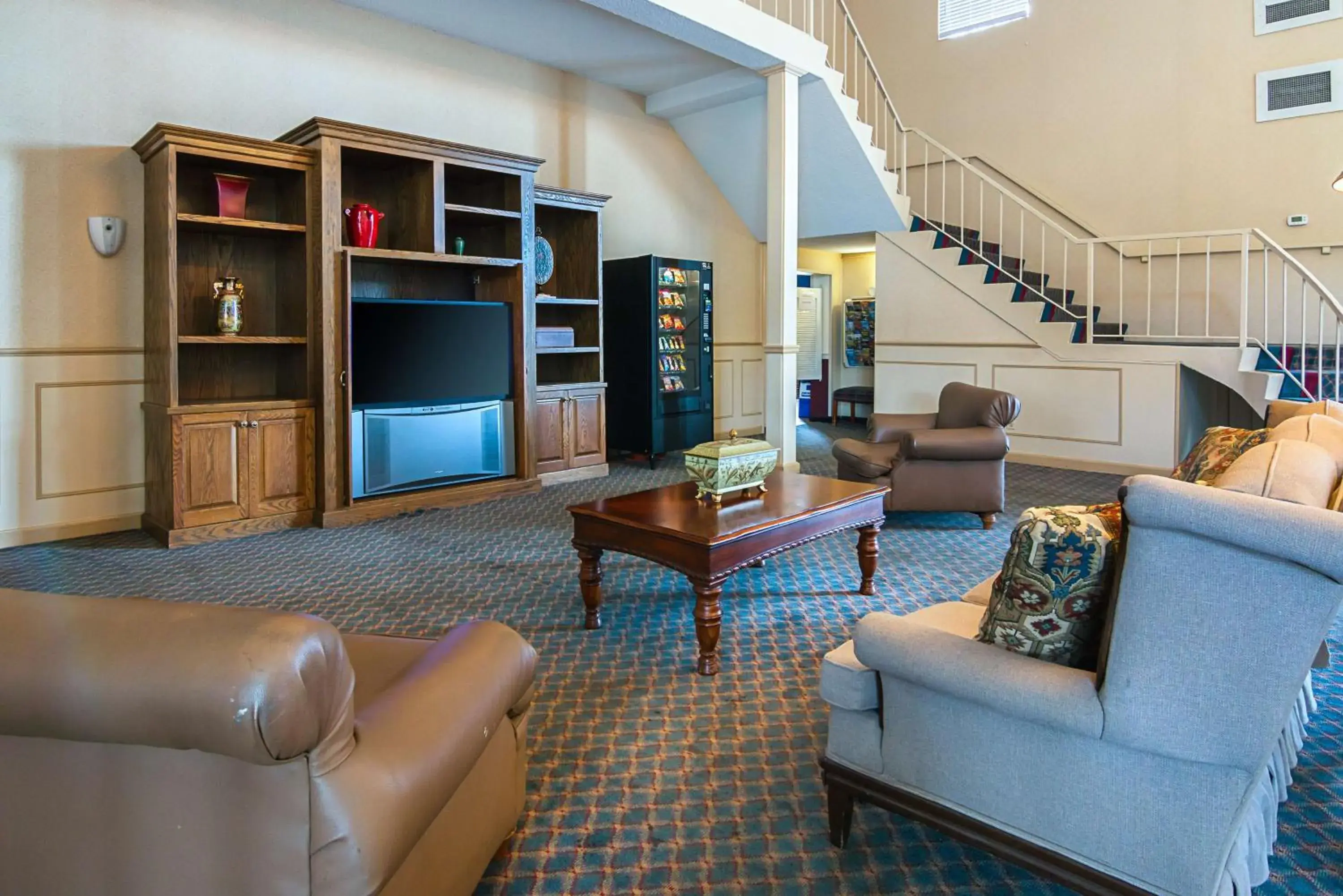 TV and multimedia, Seating Area in Motel 6-Ocala, FL - Conference Center